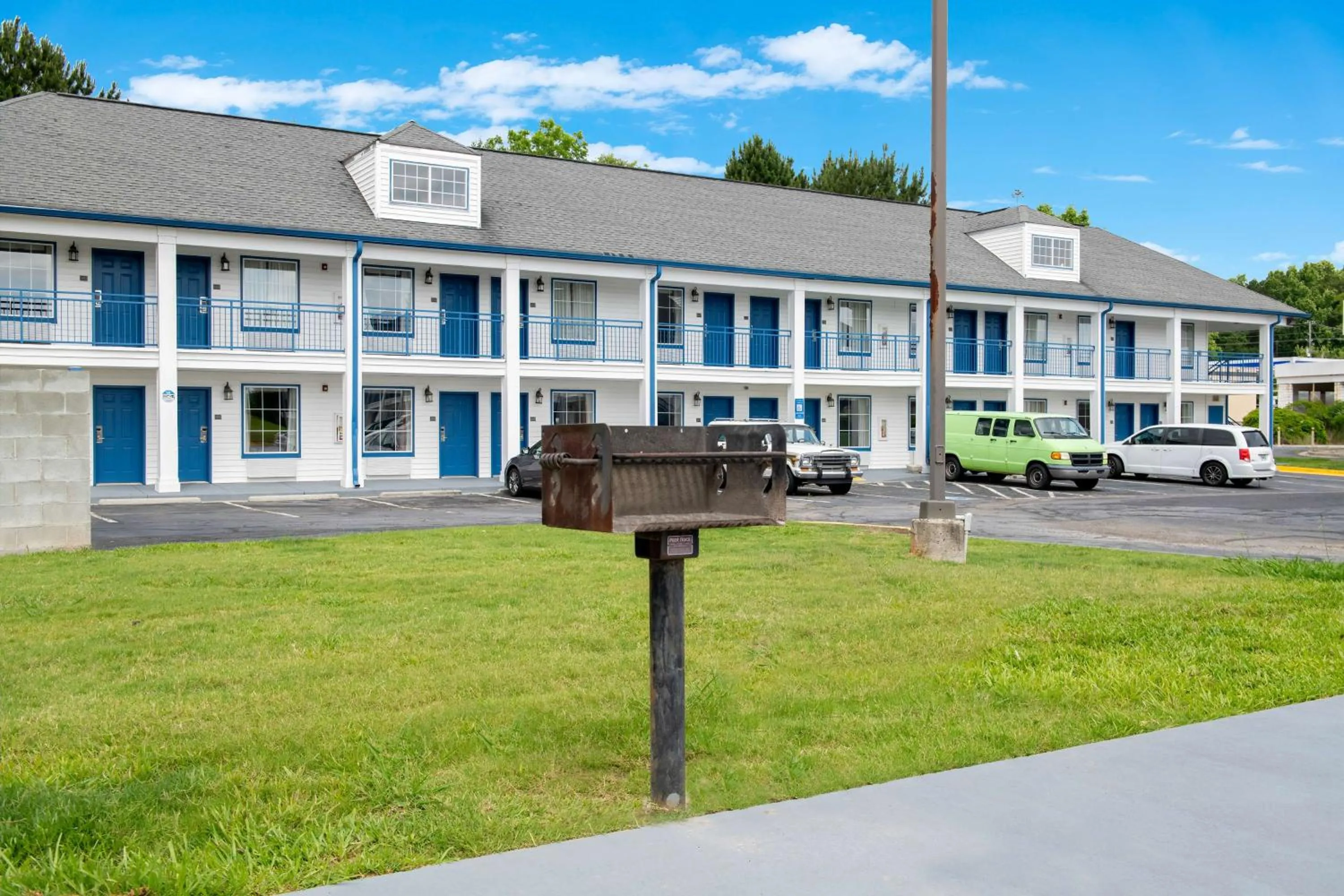 Property building in Motel 6 Macon, GA I 475