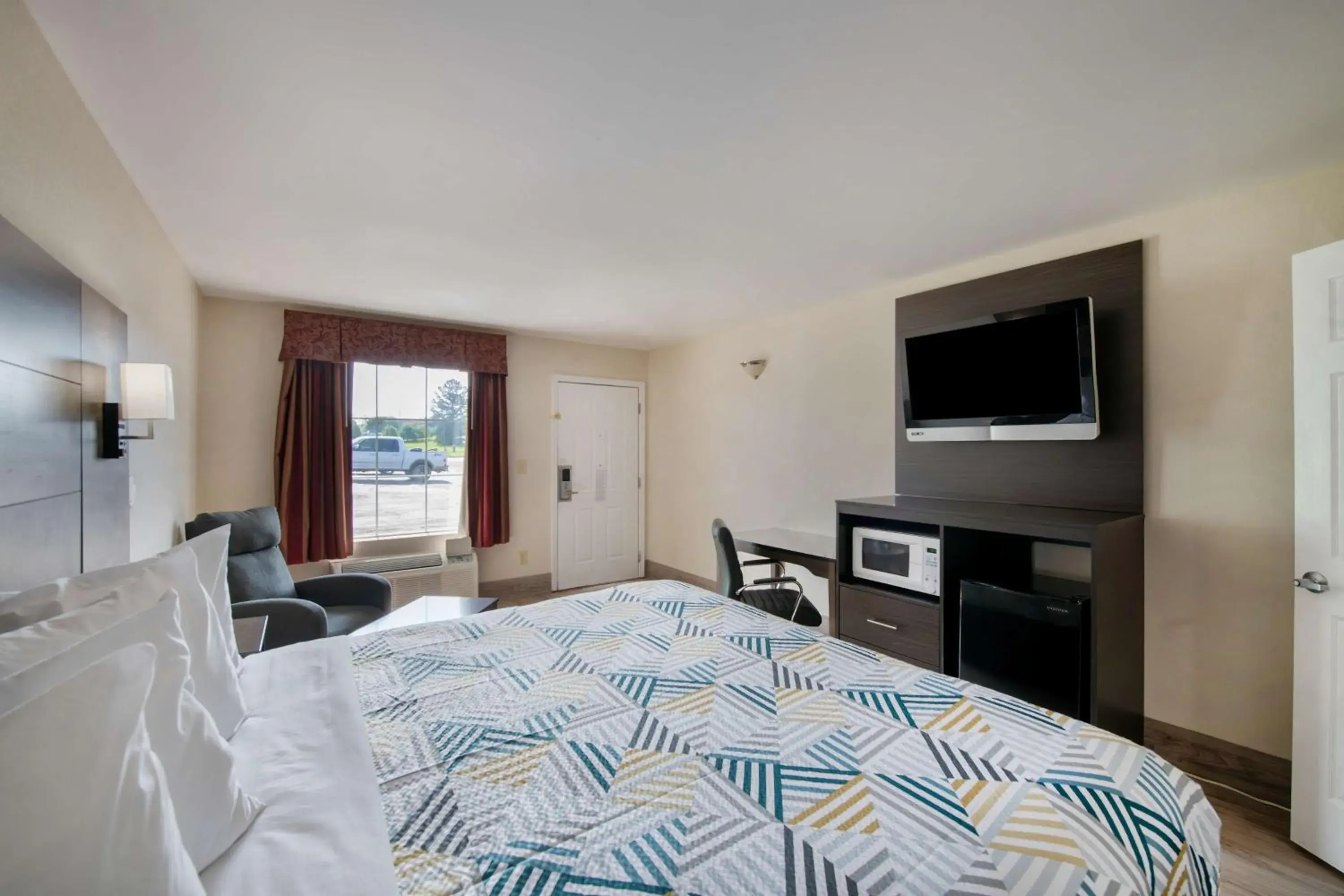 Bedroom, Bed in Motel 6 Macon, GA I 475 Bedroom, Bed in Motel 6 Macon, GA I 475