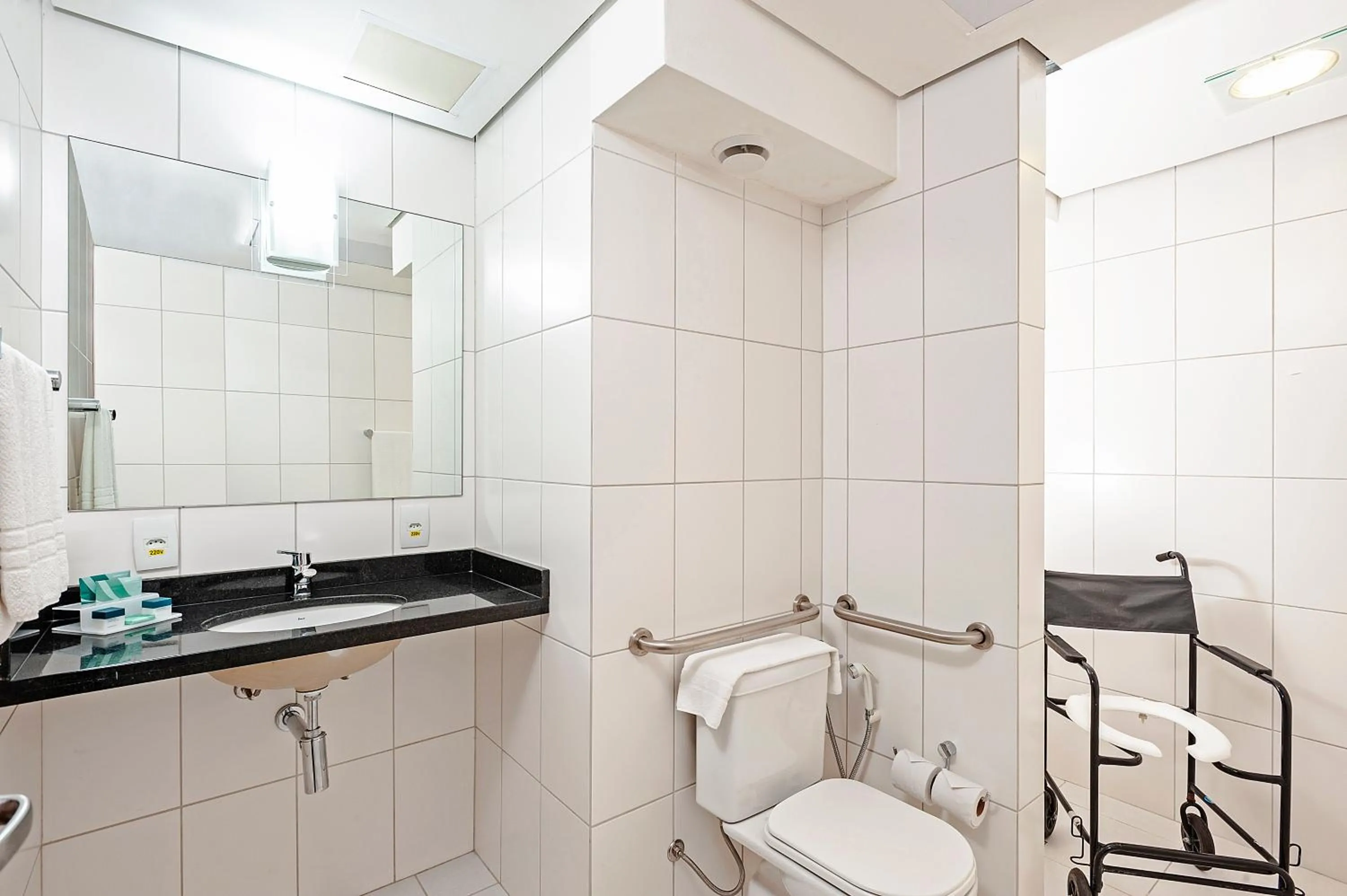 Bathroom in Firenze Business Hotel