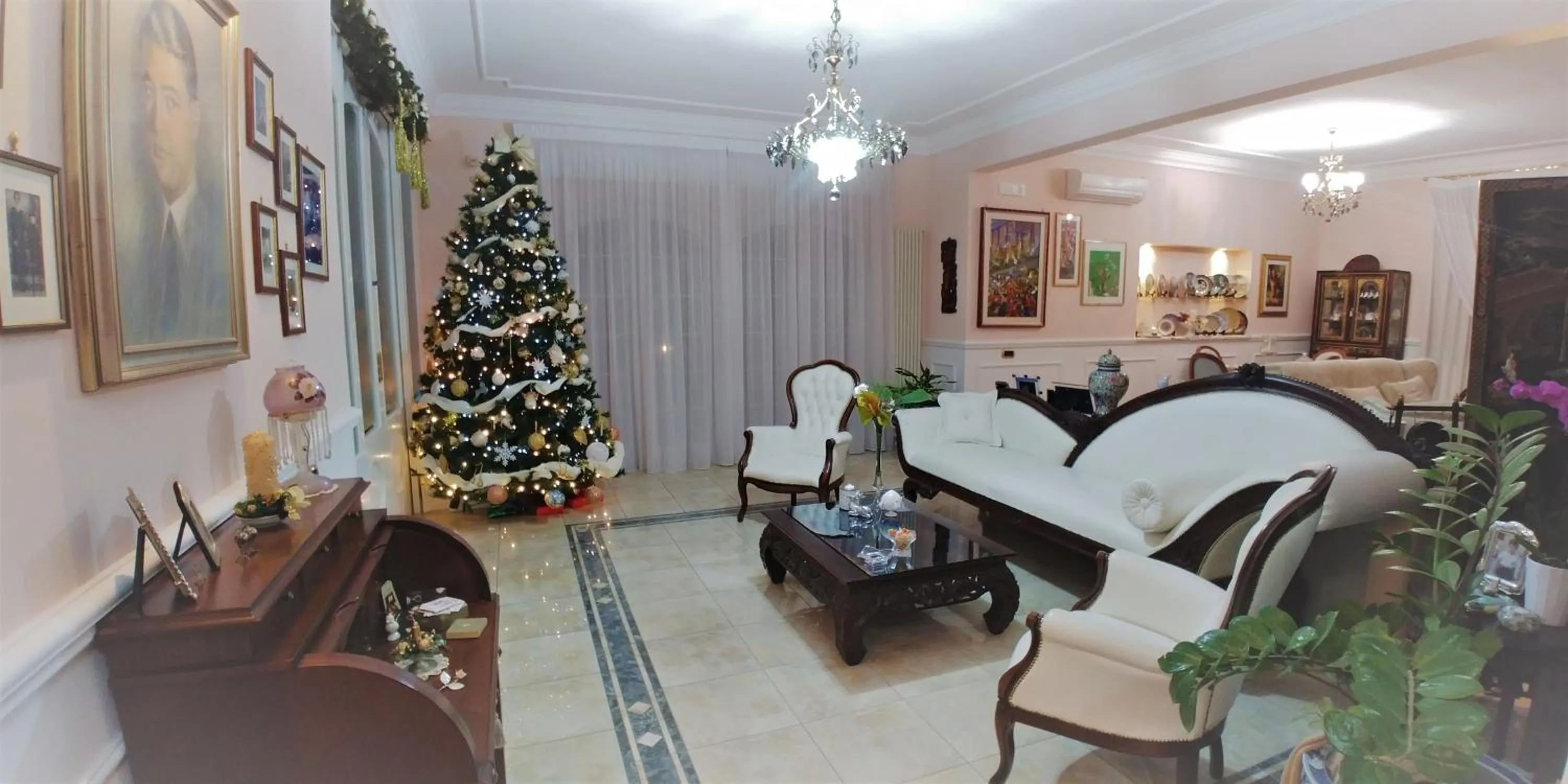 Lobby or reception in HB Le suites del Giardino