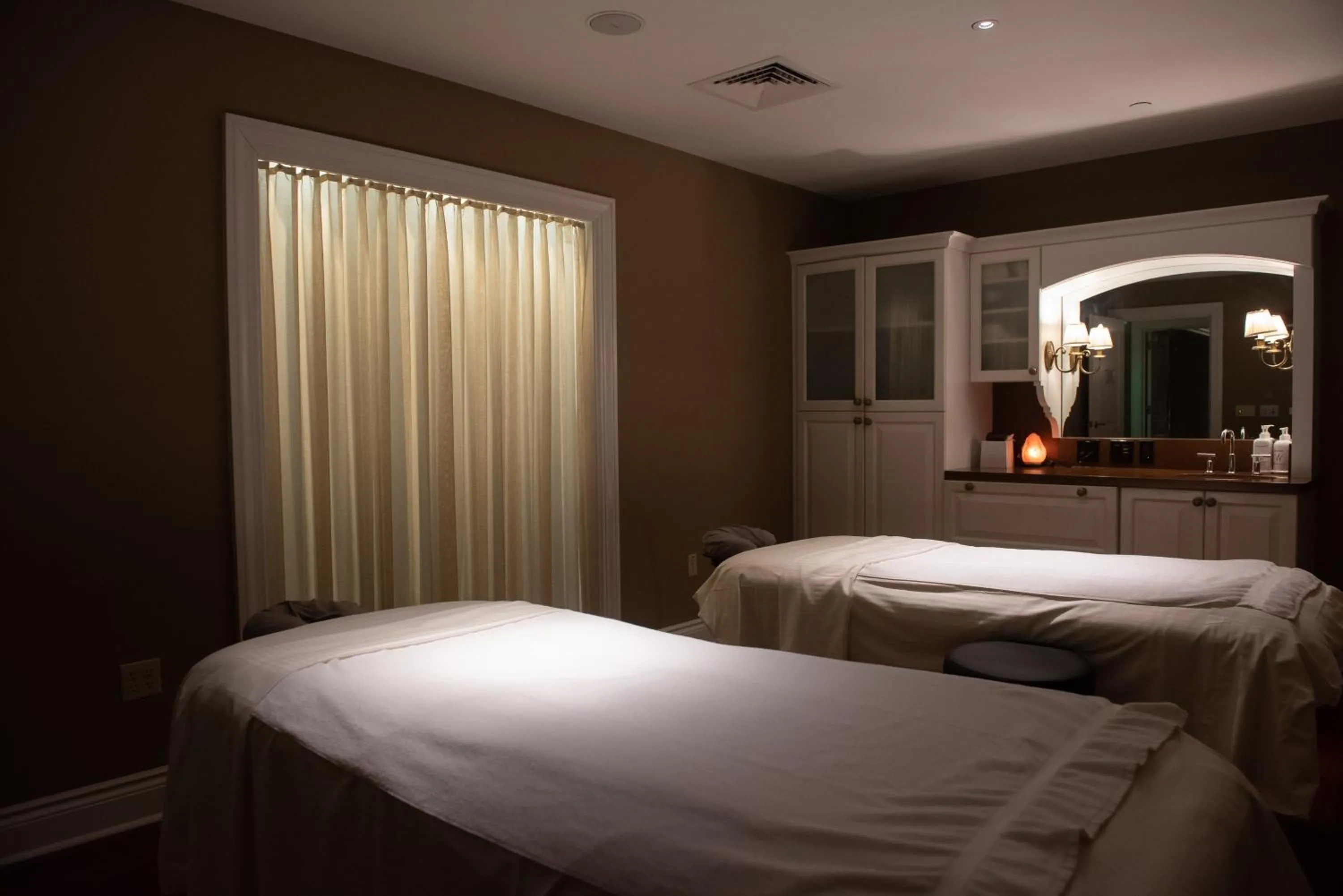 Bed in The Pfister Hotel