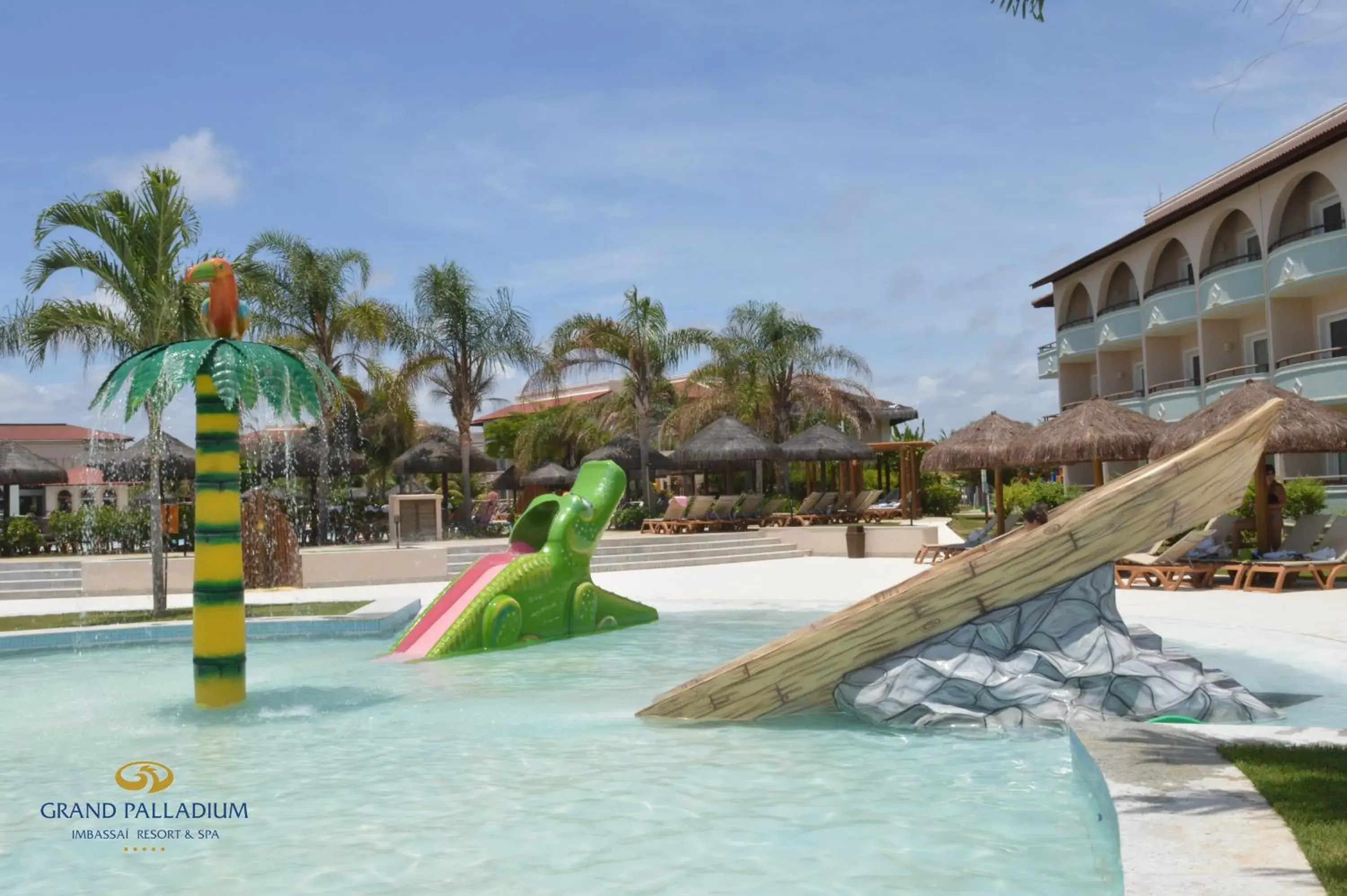 Swimming pool in Grand Palladium Imbassaí Resort & Spa - All Inclusive Swimming pool in Grand Palladium Imbassaí Resort & Spa - All Inclusive