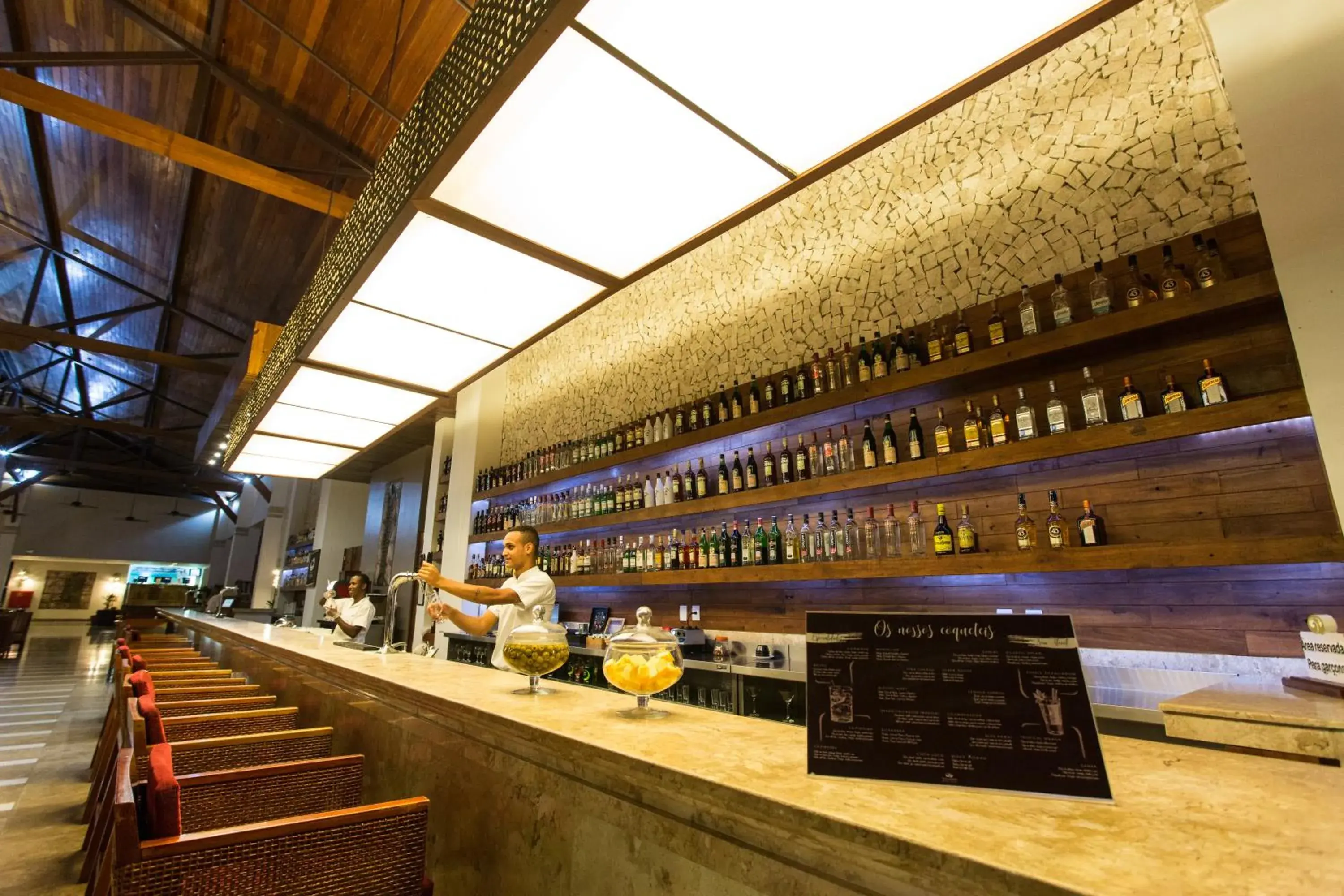 Lounge or bar in Grand Palladium Imbassaí Resort & Spa - All Inclusive Lounge or bar in Grand Palladium Imbassaí Resort & Spa - All Inclusive