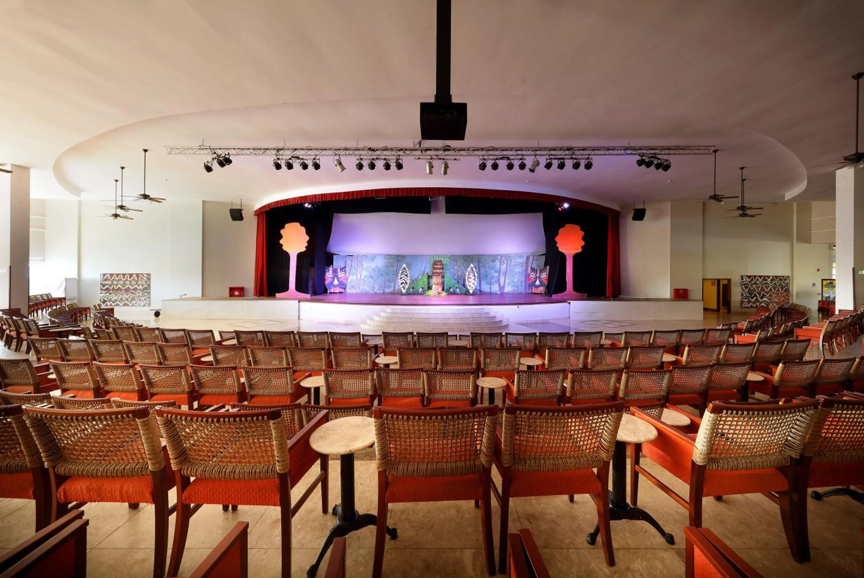 People in Grand Palladium Imbassaí Resort & Spa - All Inclusive