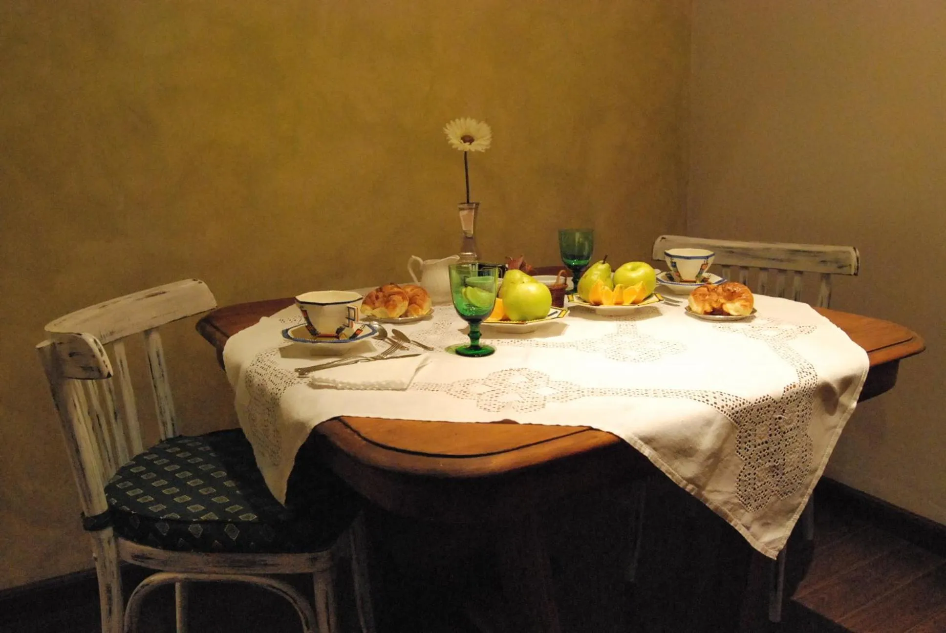 Dining area in La Rozada Suites