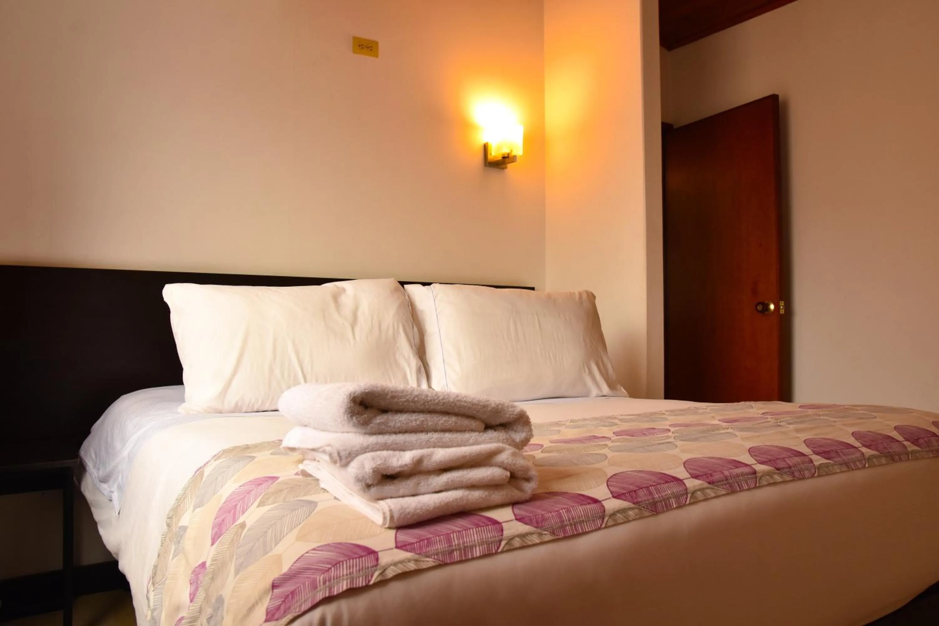 Bed in Apartahotel Doble3