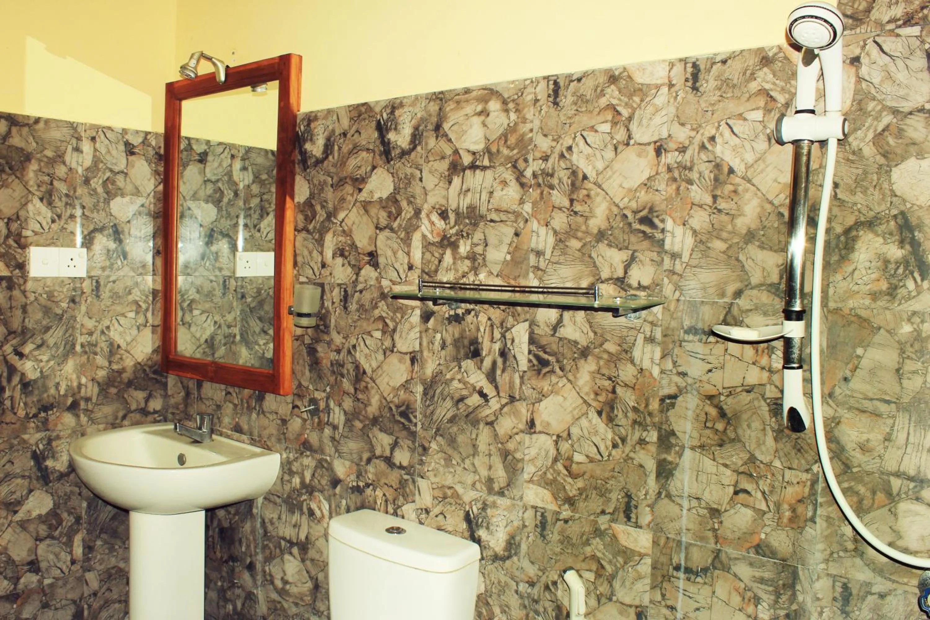 Bathroom in Green Hut Nature Resort