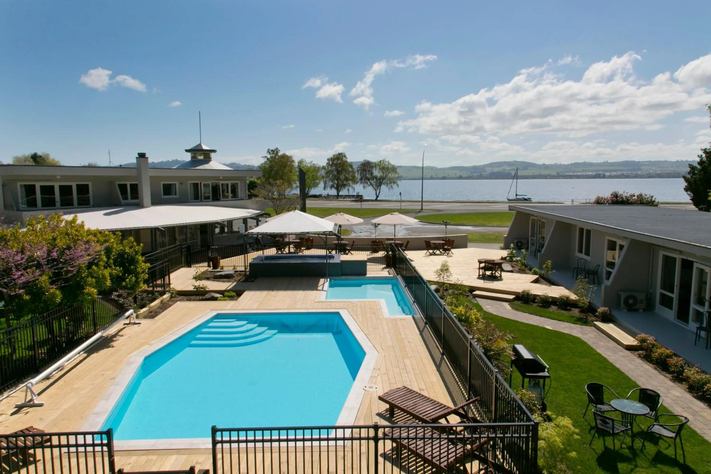 Swimming pool in Anchorage Resort Taupo NZ