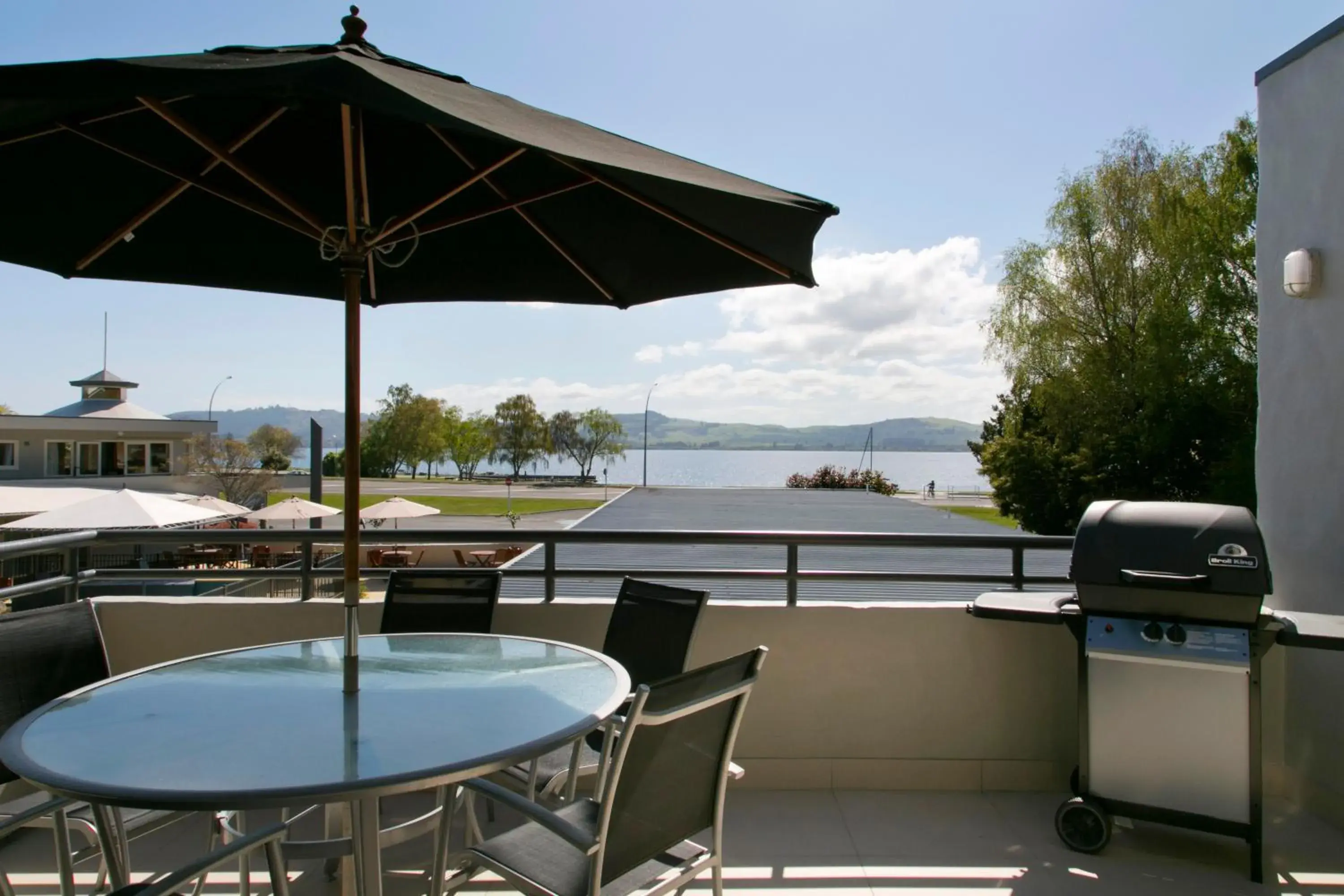 Three-Bedroom Apartment with Lake View in Anchorage Resort Taupo NZ Three-Bedroom Apartment with Lake View in Anchorage Resort Taupo NZ