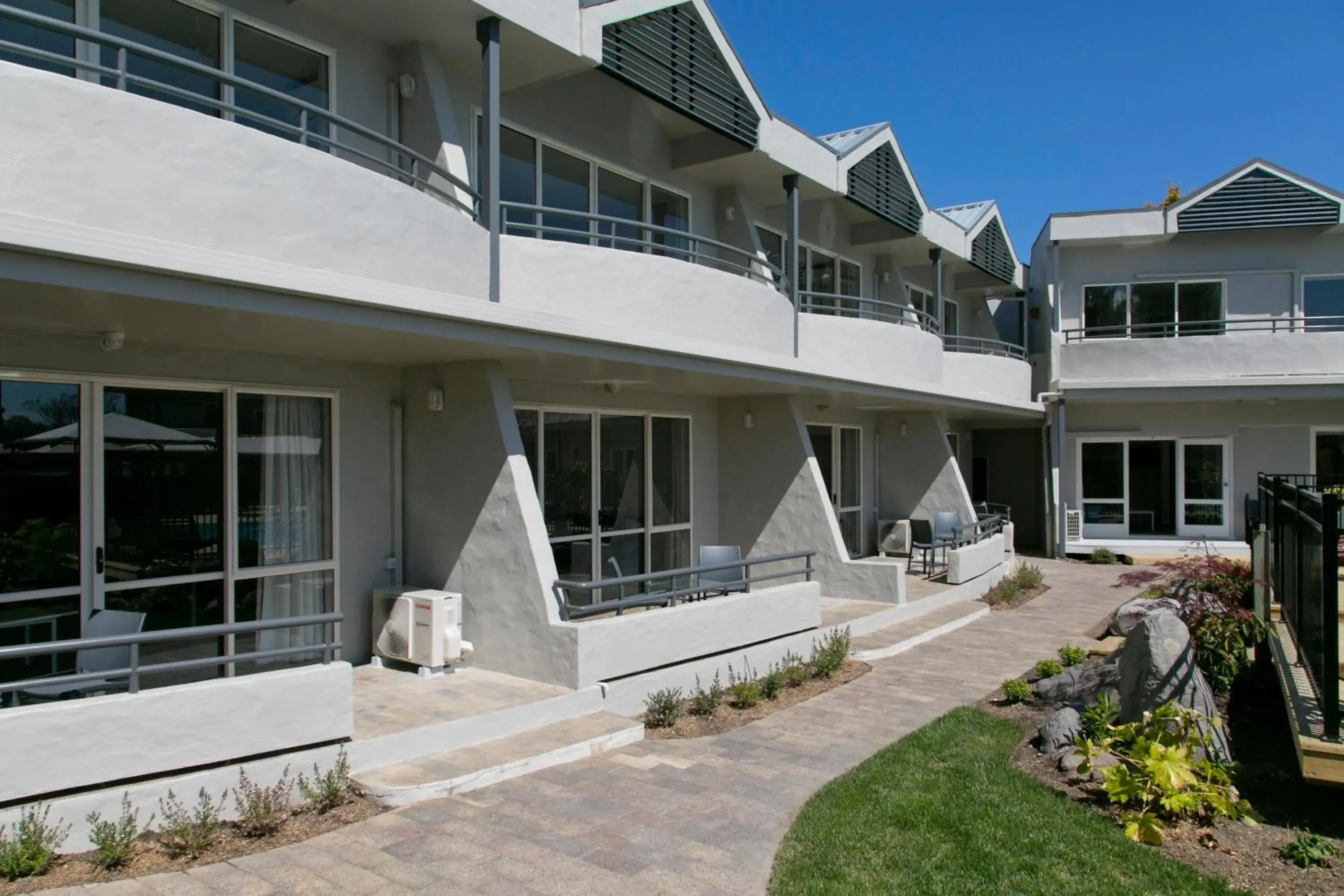 One-Bedroom Apartment with Pool View in Anchorage Resort Taupo NZ One-Bedroom Apartment with Pool View in Anchorage Resort Taupo NZ