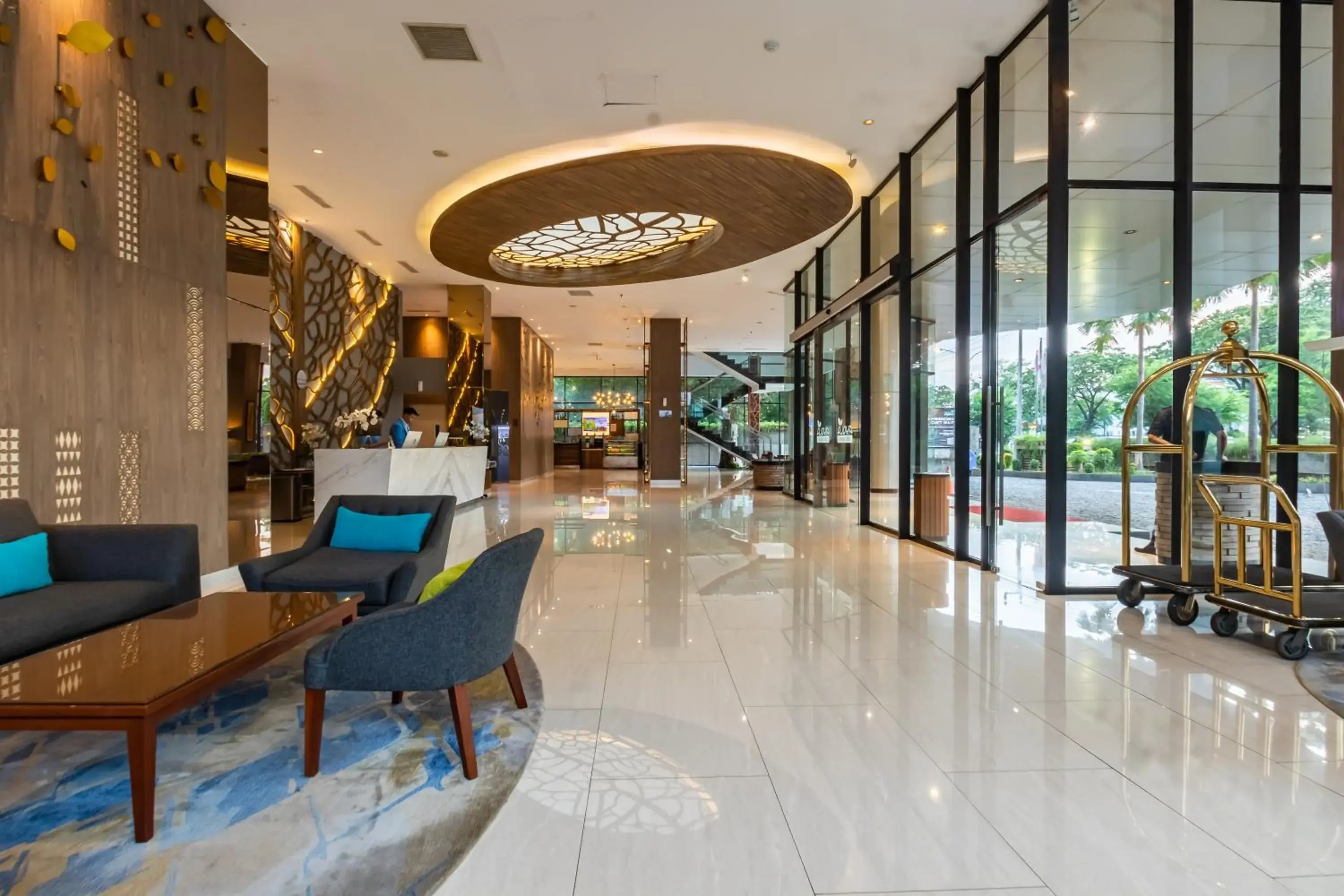 Lobby or reception in Hotel AYOLA Lippo Cikarang Lobby or reception in Hotel AYOLA Lippo Cikarang