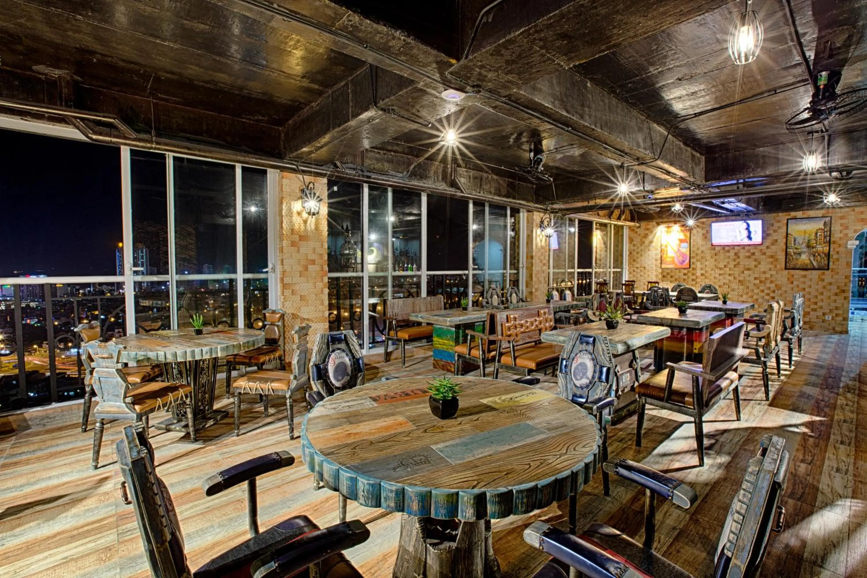 Lounge or bar in Fivitel Da Nang