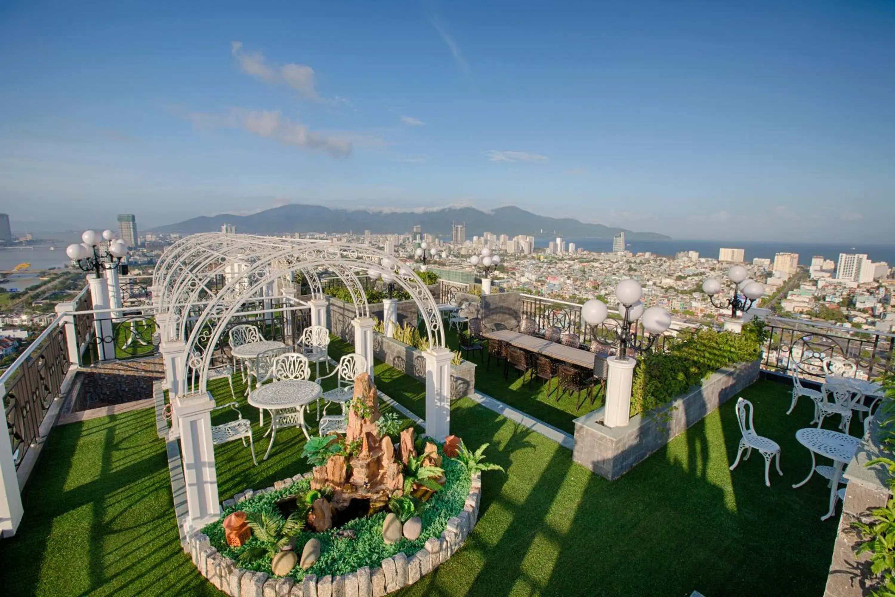 Restaurant/places to eat in Fivitel Da Nang Restaurant/places to eat in Fivitel Da Nang