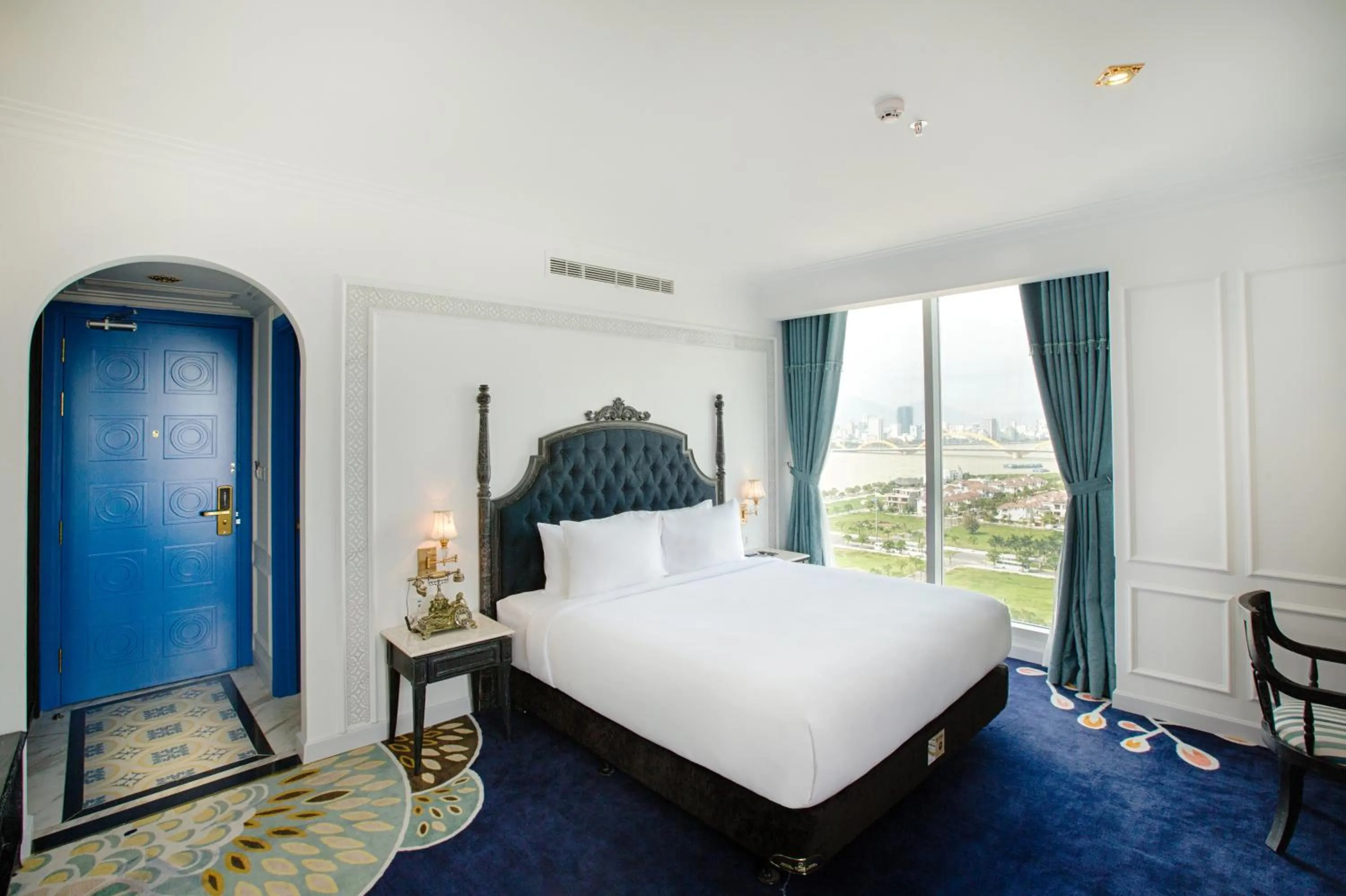 Balcony/Terrace, Bed in Fivitel Da Nang