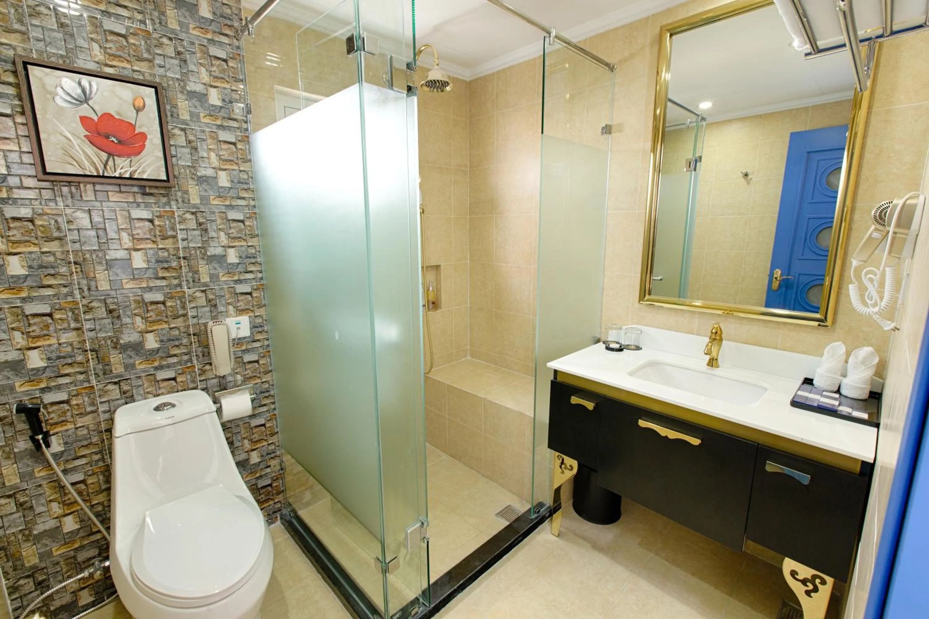 Shower in Fivitel Da Nang