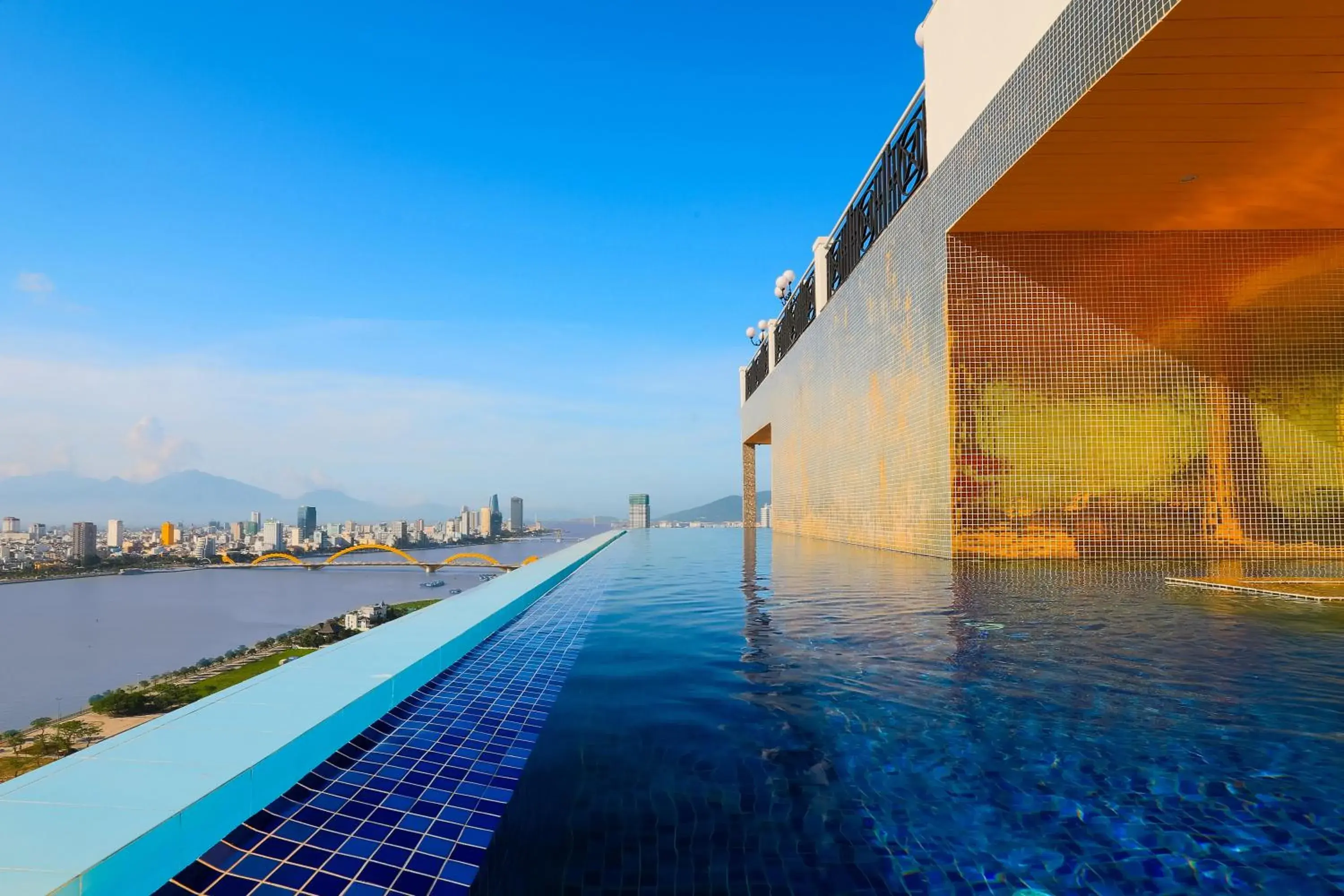 Swimming pool in Fivitel Da Nang Swimming pool in Fivitel Da Nang