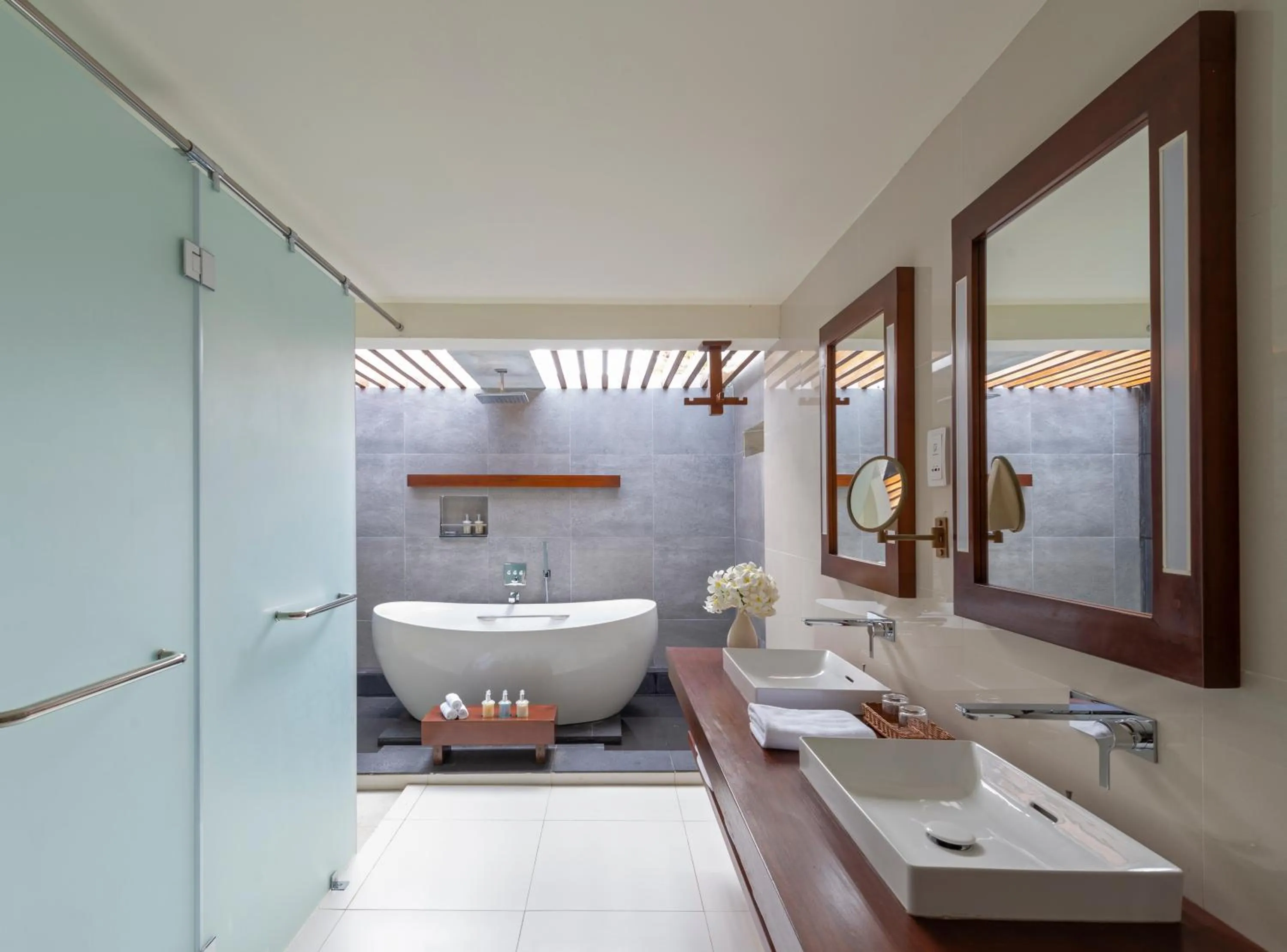 Bathroom, Bed in Jetwing Saman Villas, A Luxury Reserve - Adults Only