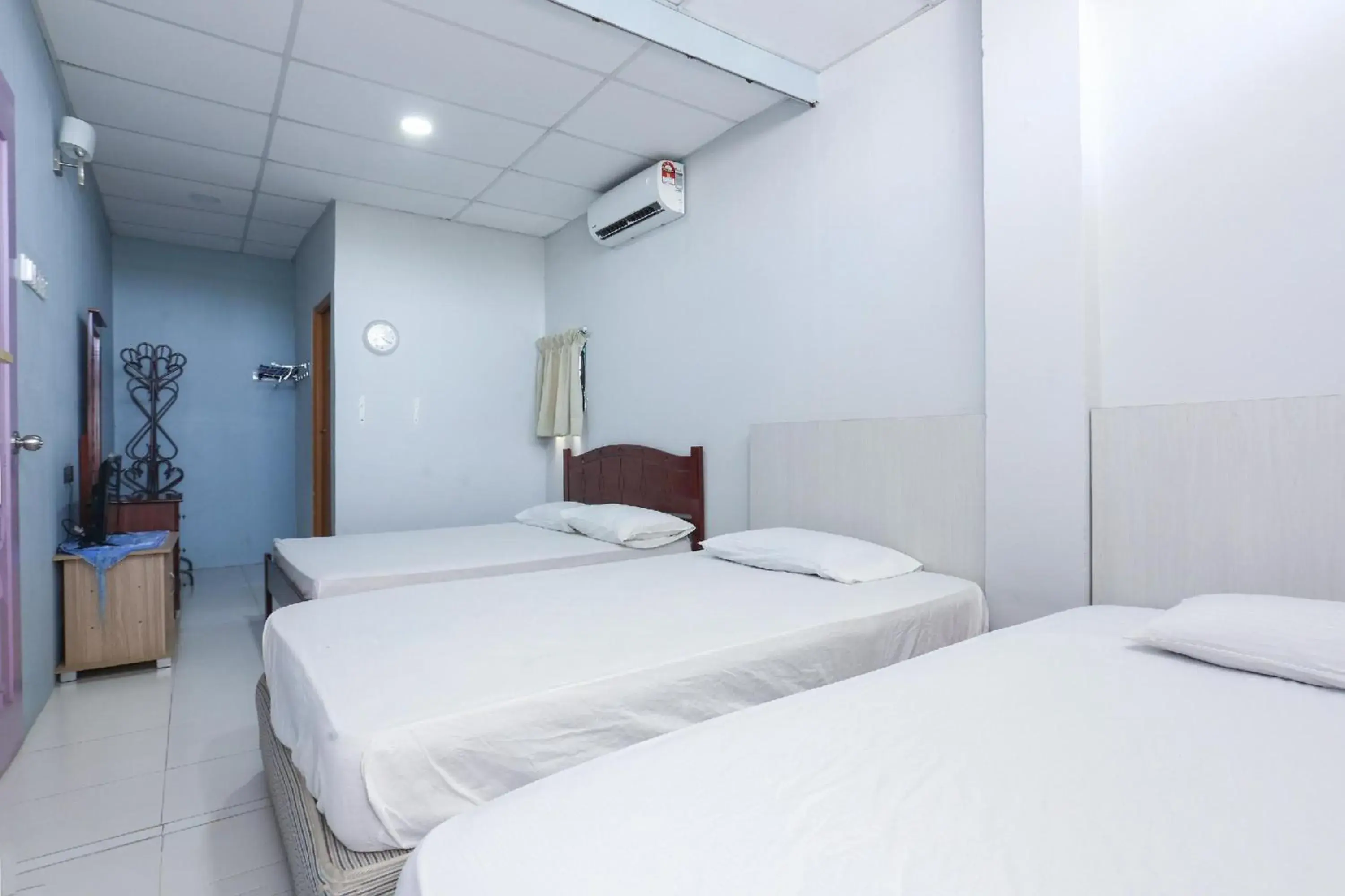 Photo of the whole room in SPOT ON 89796 D'noor Budget Inn Photo of the whole room in SPOT ON 89796 D'noor Budget Inn