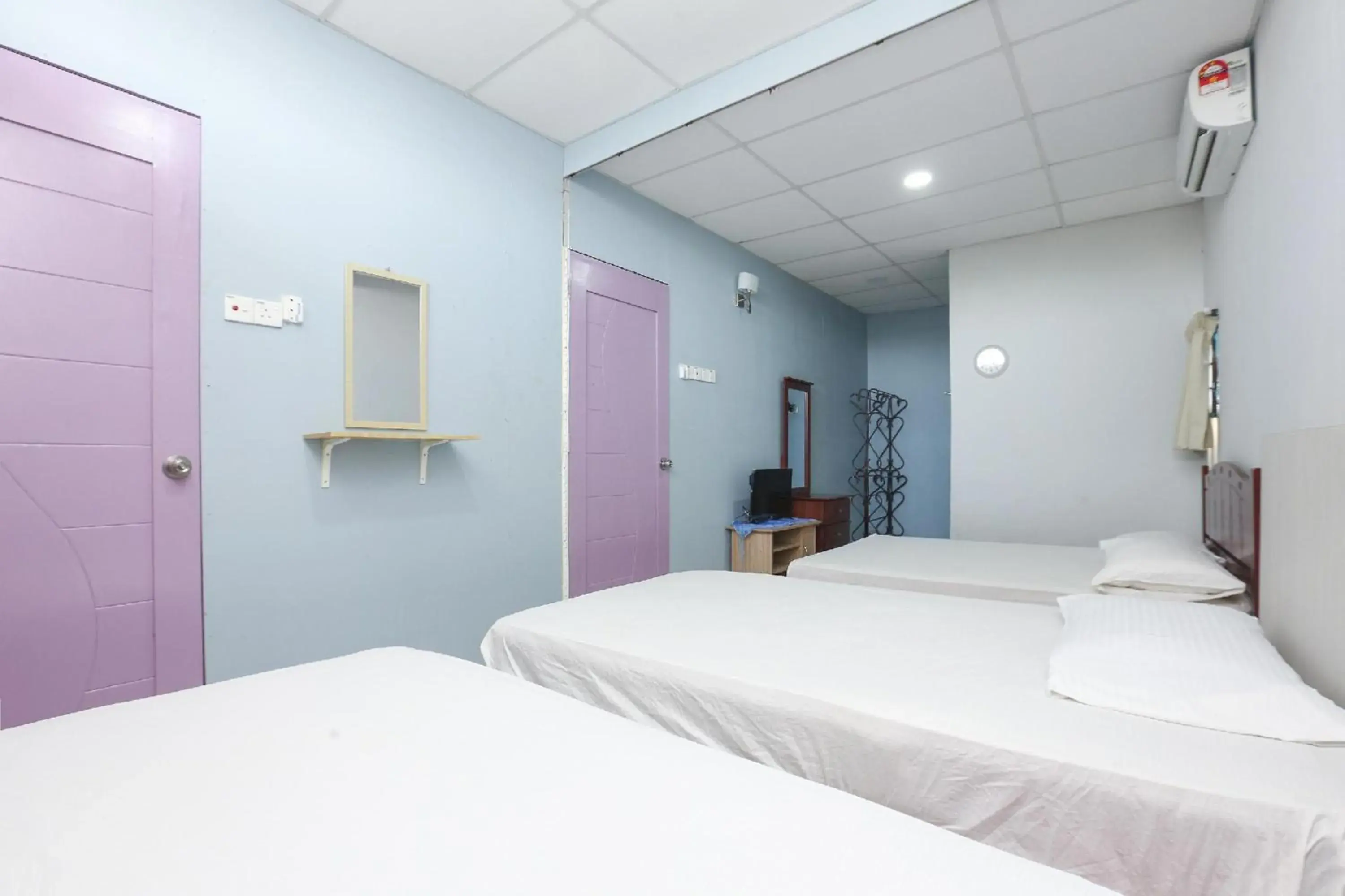 Photo of the whole room in SPOT ON 89796 D'noor Budget Inn Photo of the whole room in SPOT ON 89796 D'noor Budget Inn