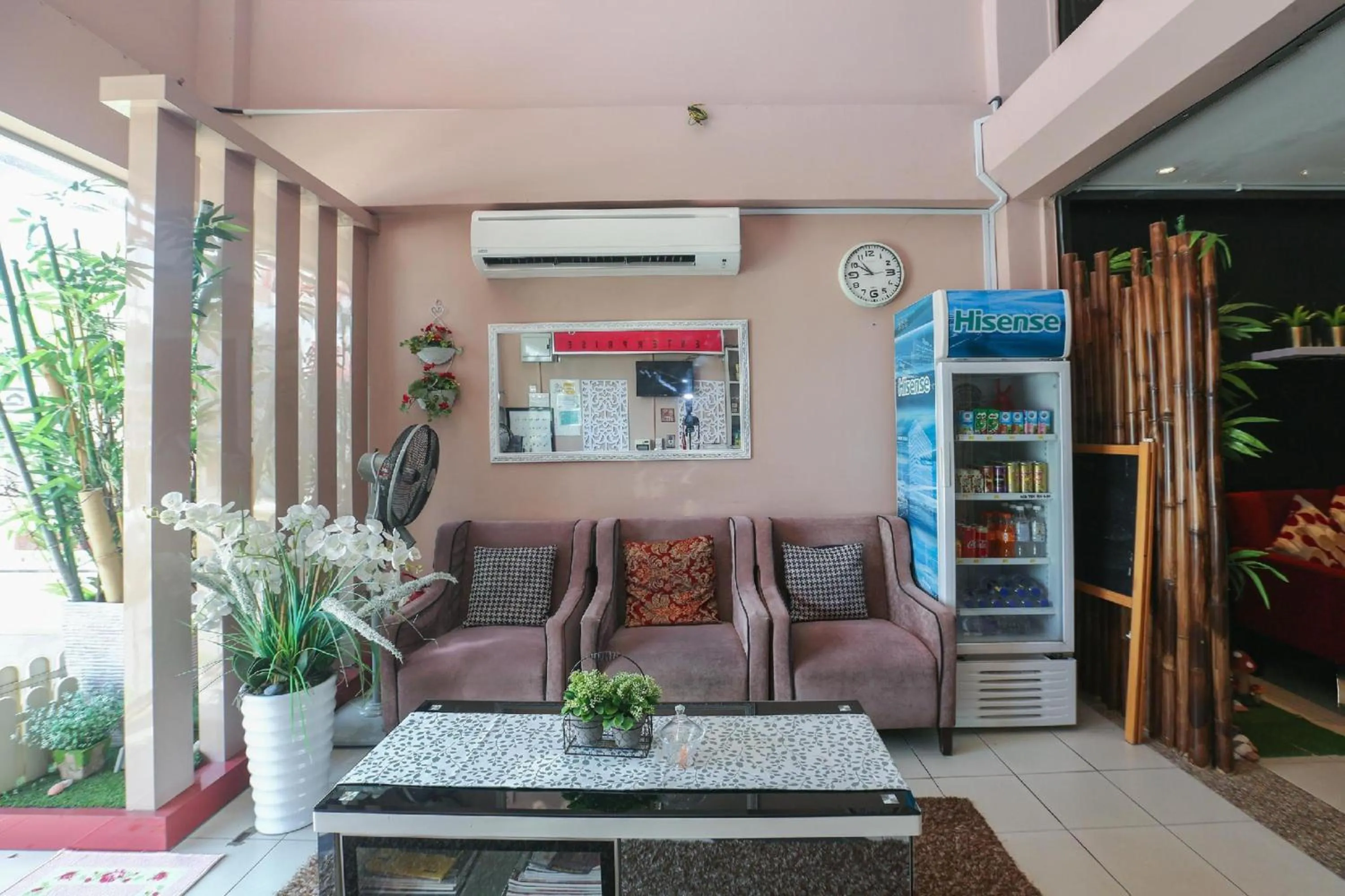 Lobby or reception in SPOT ON 89796 D'noor Budget Inn