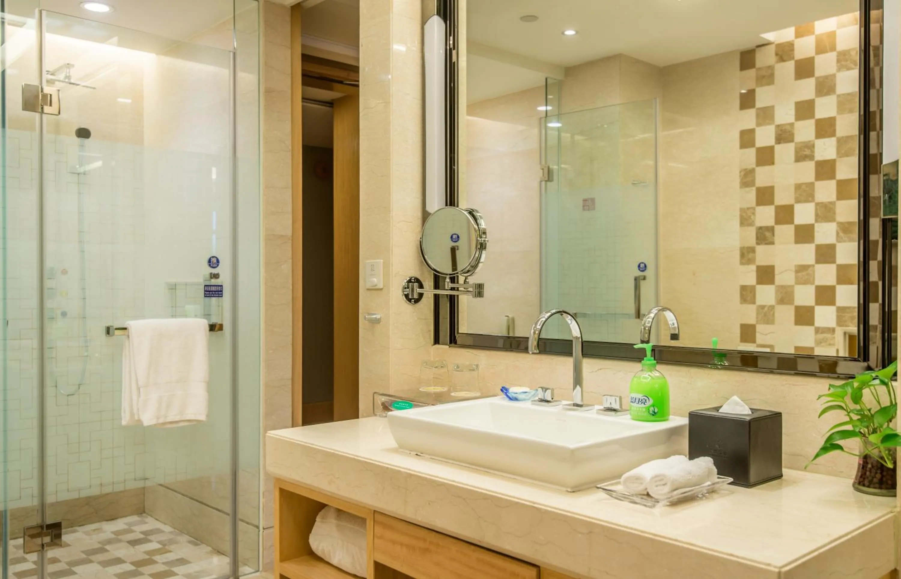 Shower in Panyu Hotel