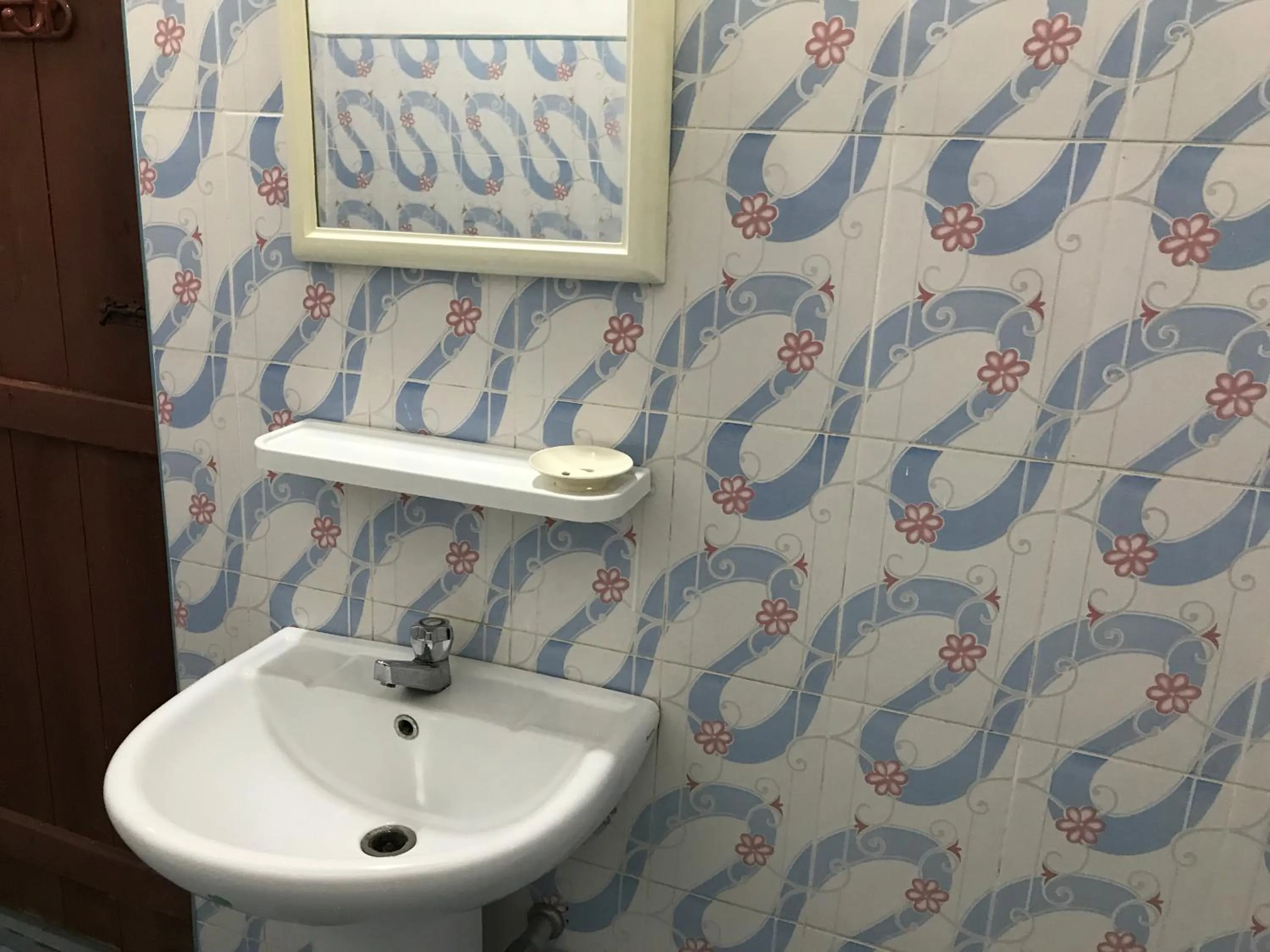 Bathroom in Nice Place Beach Hotel