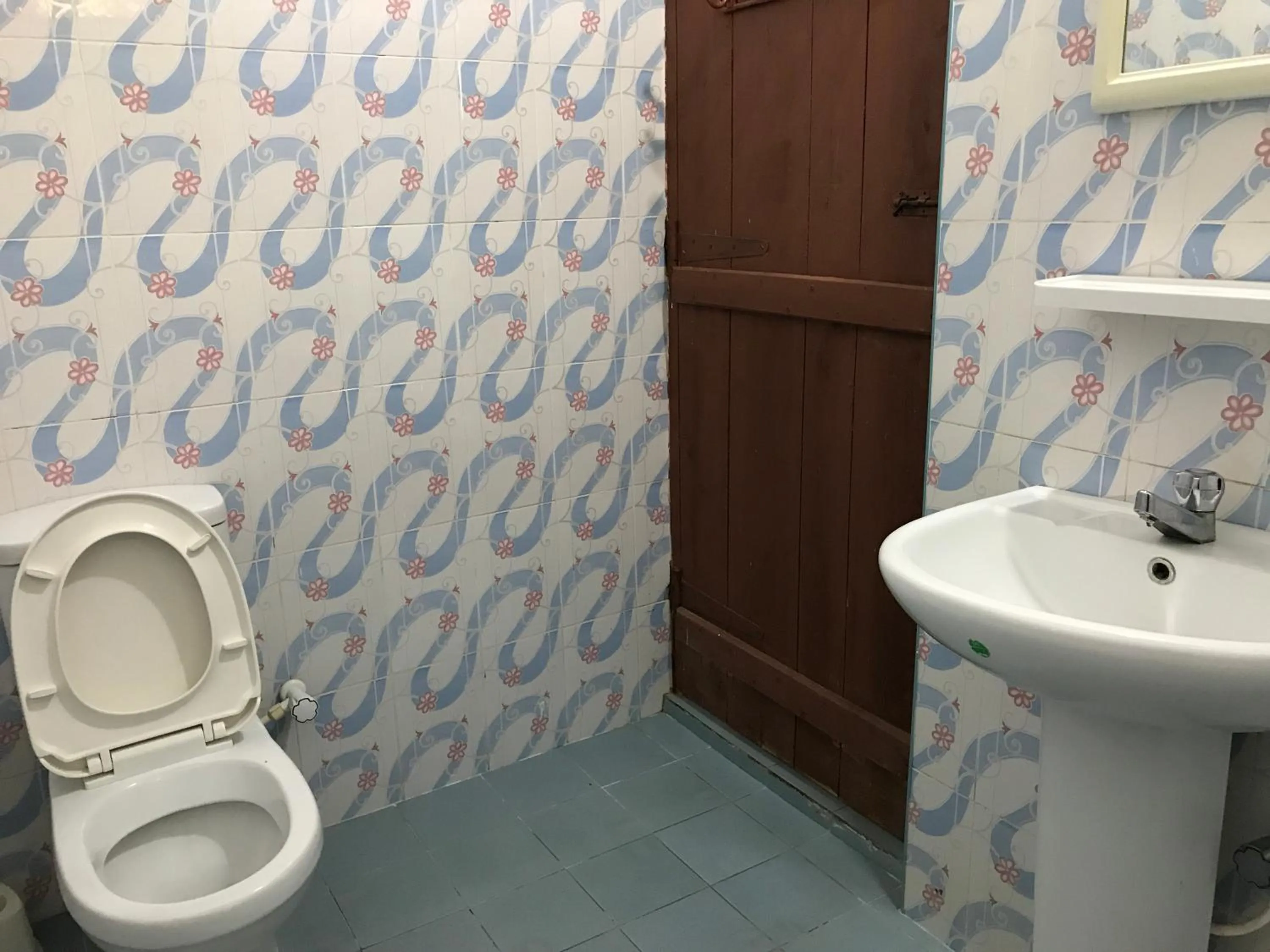 Bathroom in Nice Place Beach Hotel