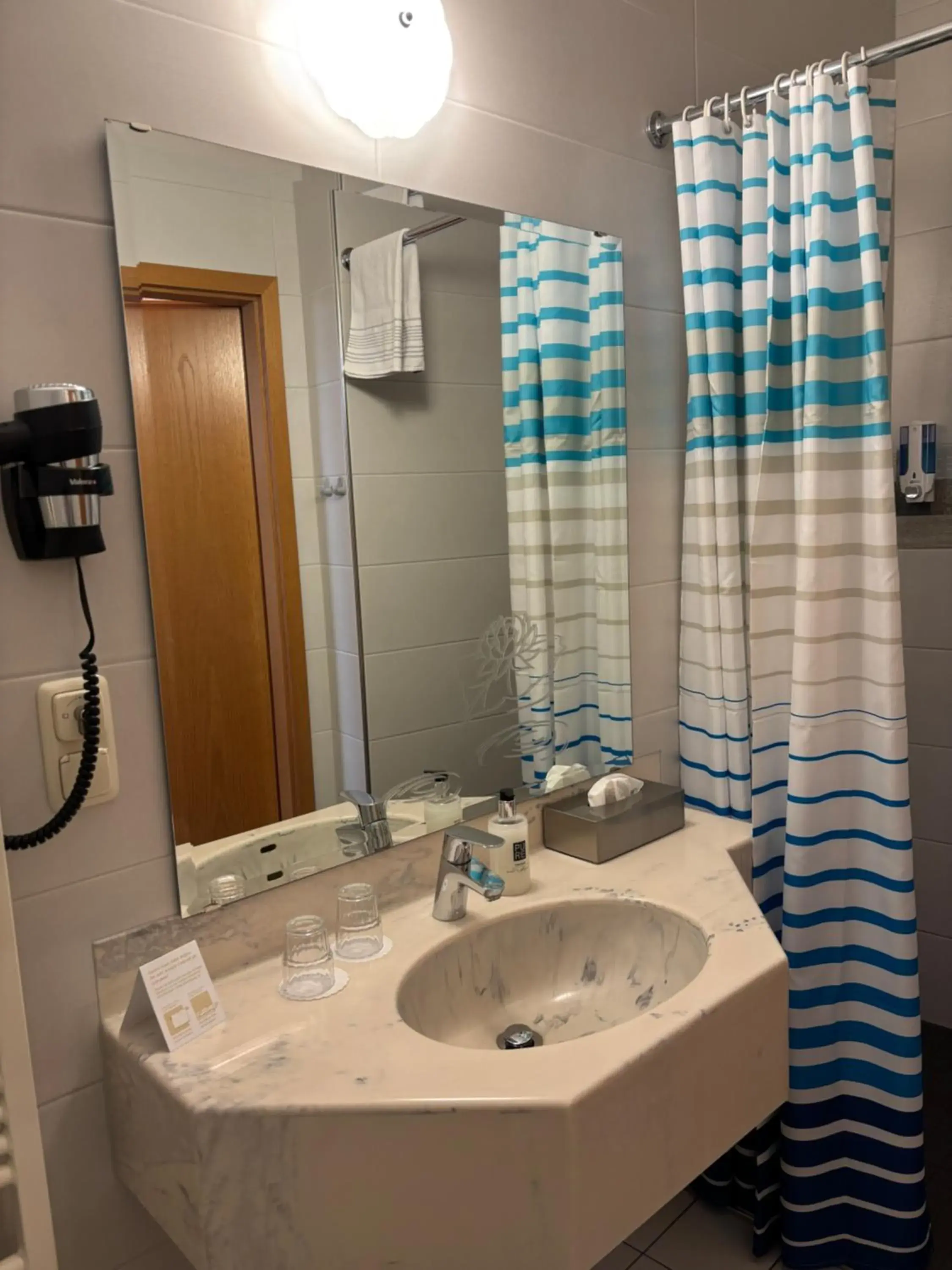 Twin Room with Shower in Ambiente Hotel Strehla Twin Room with Shower in Ambiente Hotel Strehla