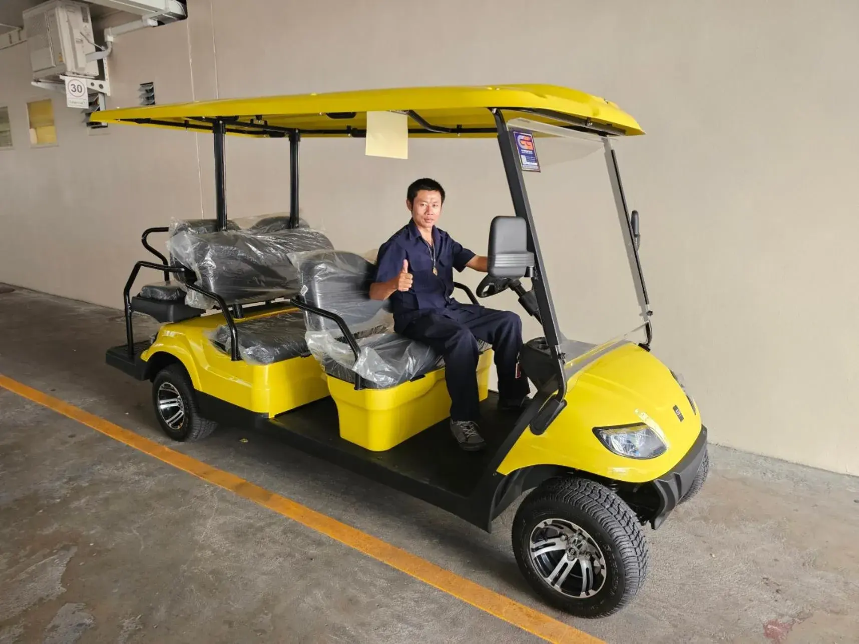 Facade/entrance in K.V.Mansion Facade/entrance in K.V.Mansion