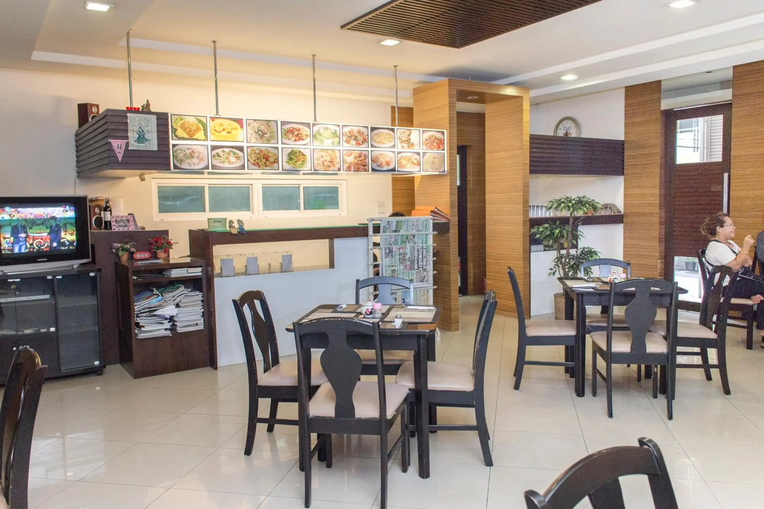 Restaurant/places to eat in K.V.Mansion Restaurant/places to eat in K.V.Mansion