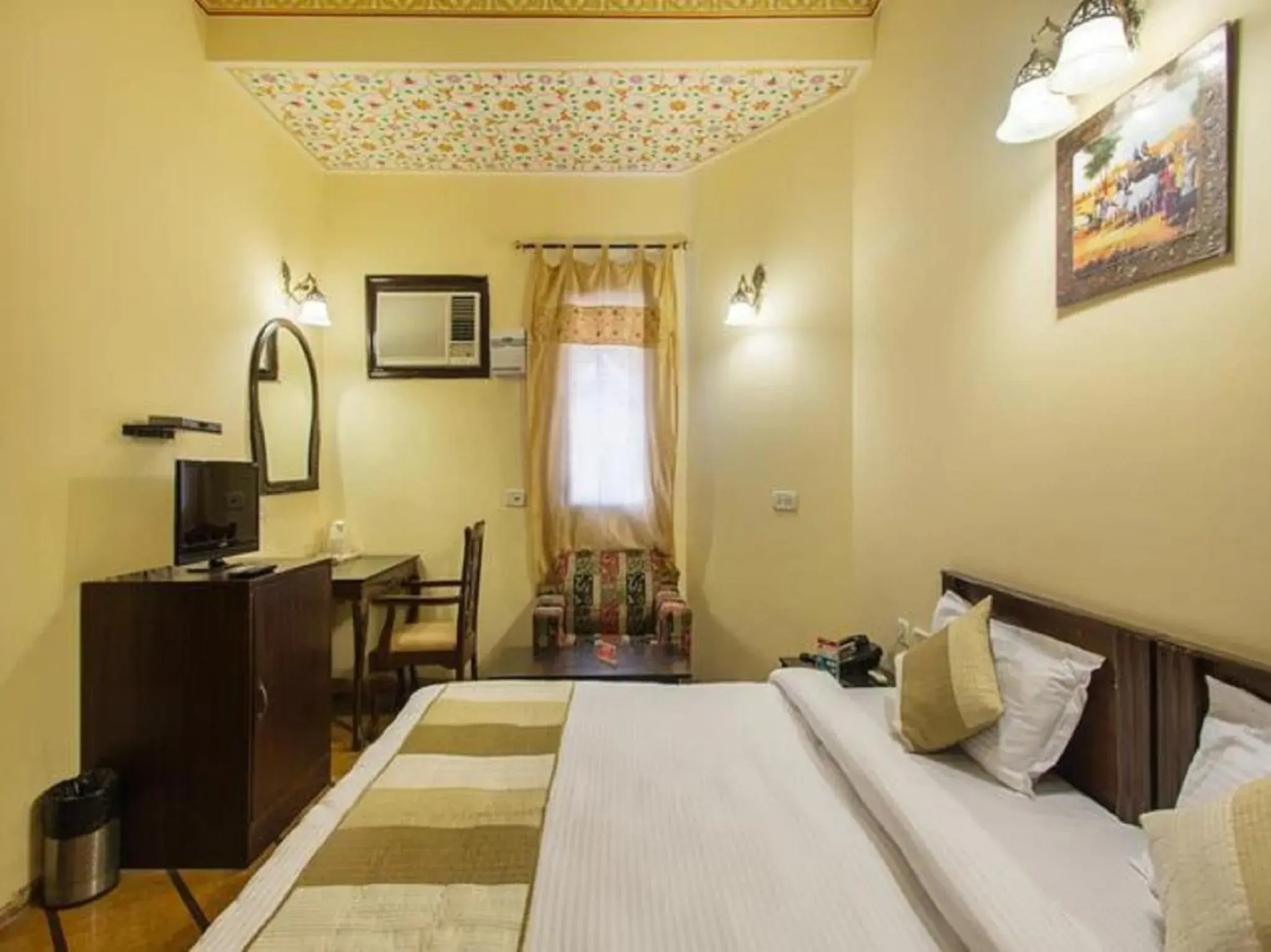 Photo of the whole room, Bed in Hotel Amer View Photo of the whole room, Bed in Hotel Amer View