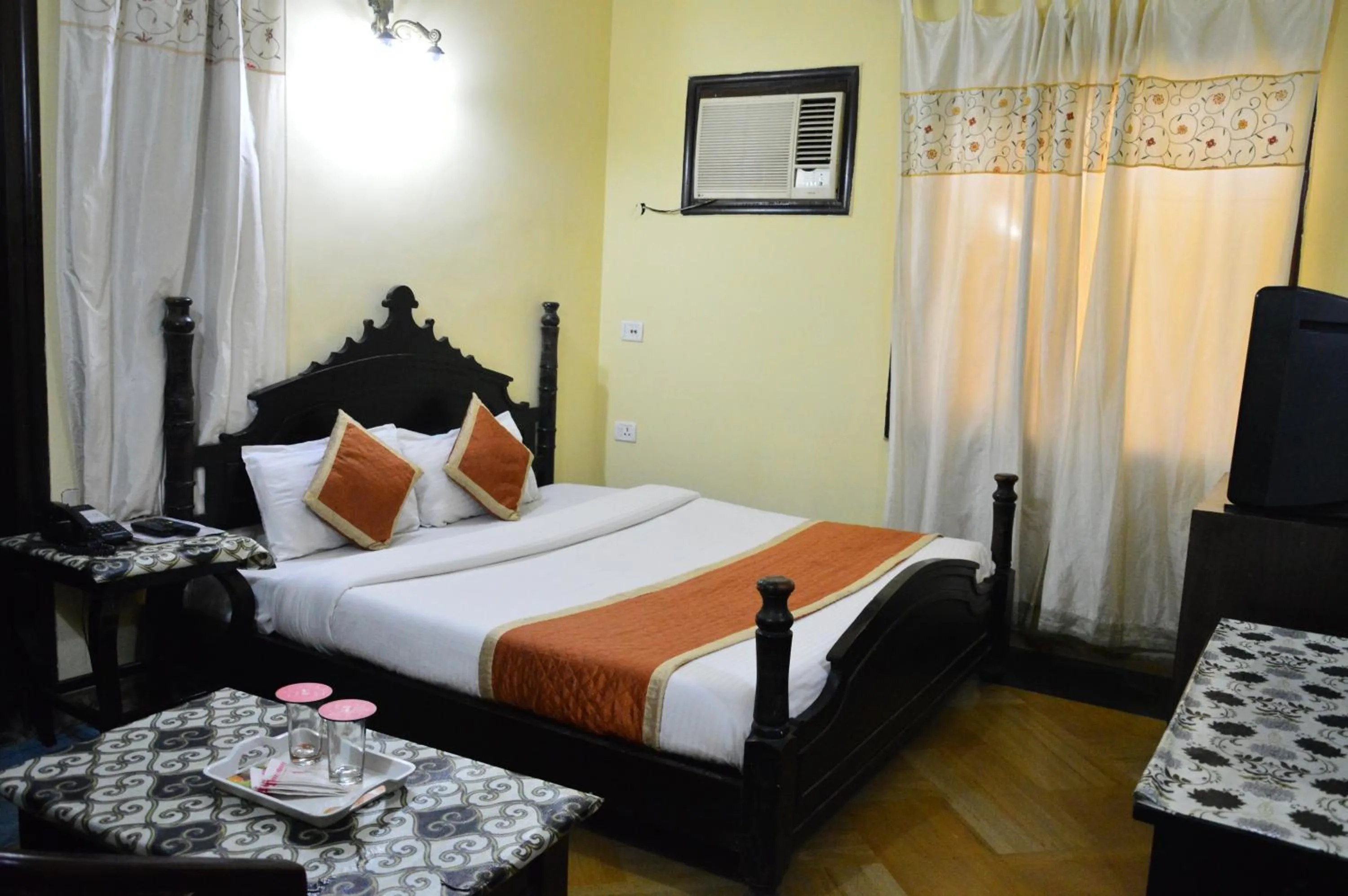 Bedroom, Bed in Hotel Amer View