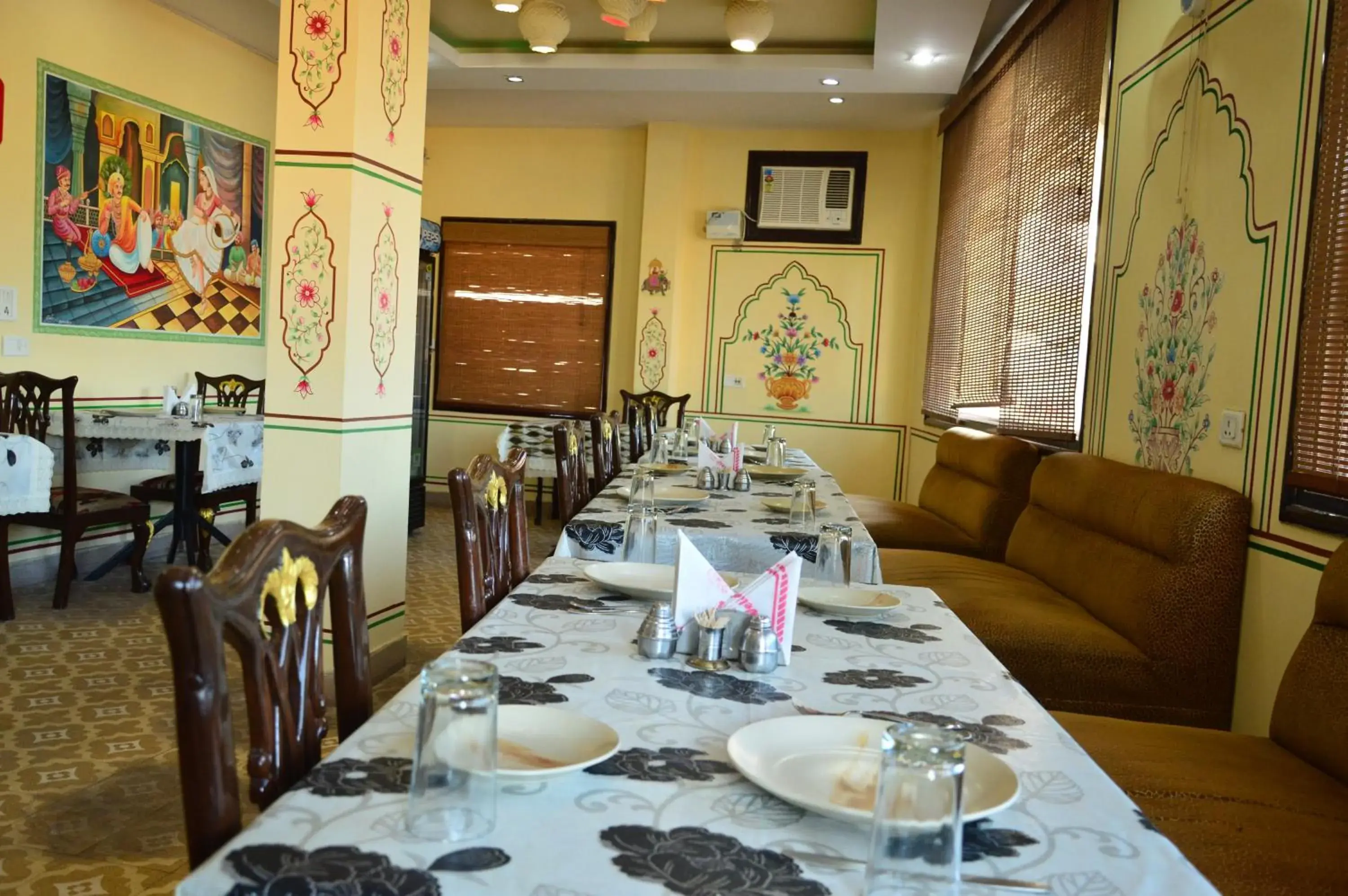 Restaurant/places to eat in Hotel Amer View Restaurant/places to eat in Hotel Amer View