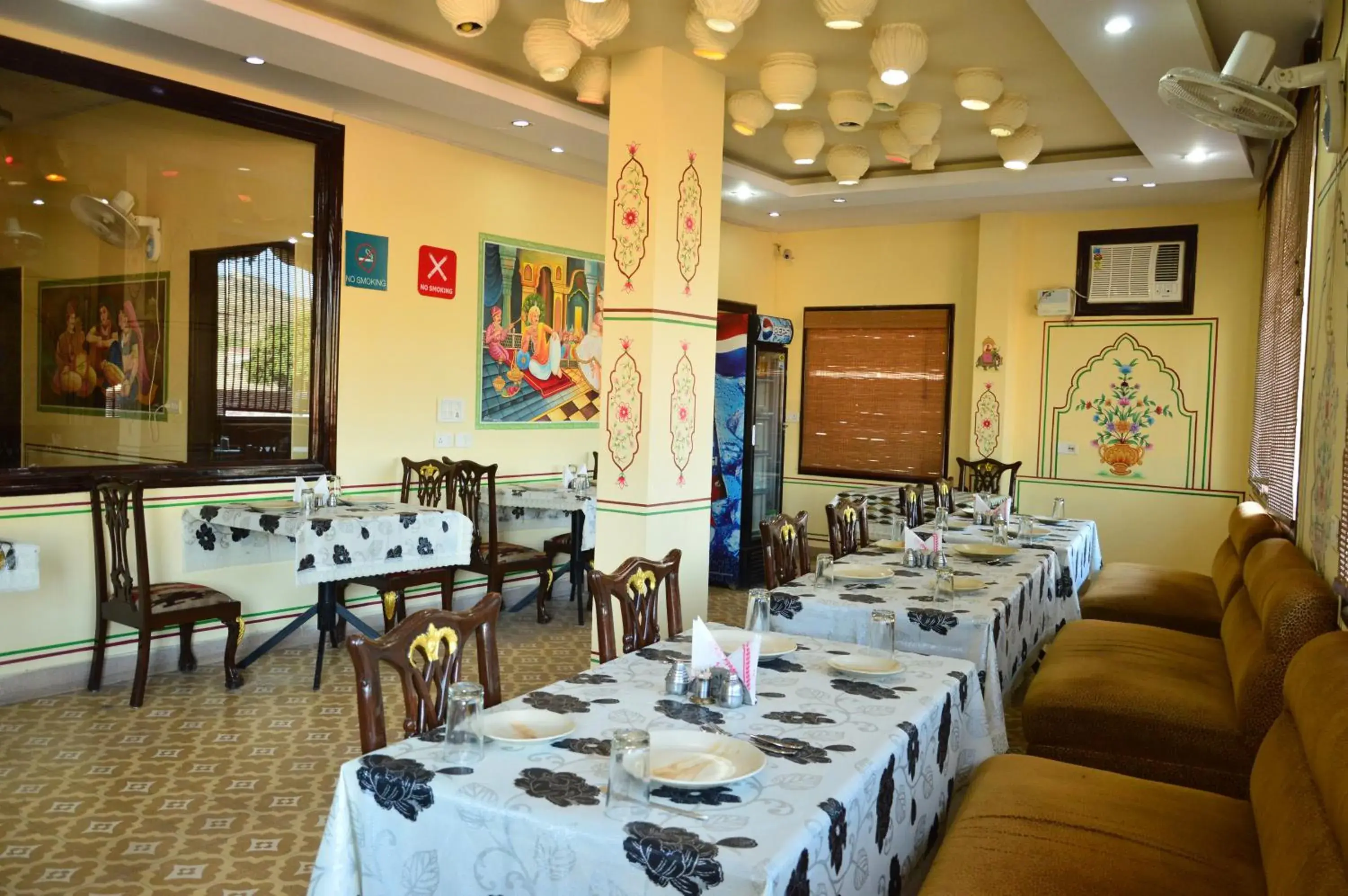 Restaurant/places to eat in Hotel Amer View Restaurant/places to eat in Hotel Amer View
