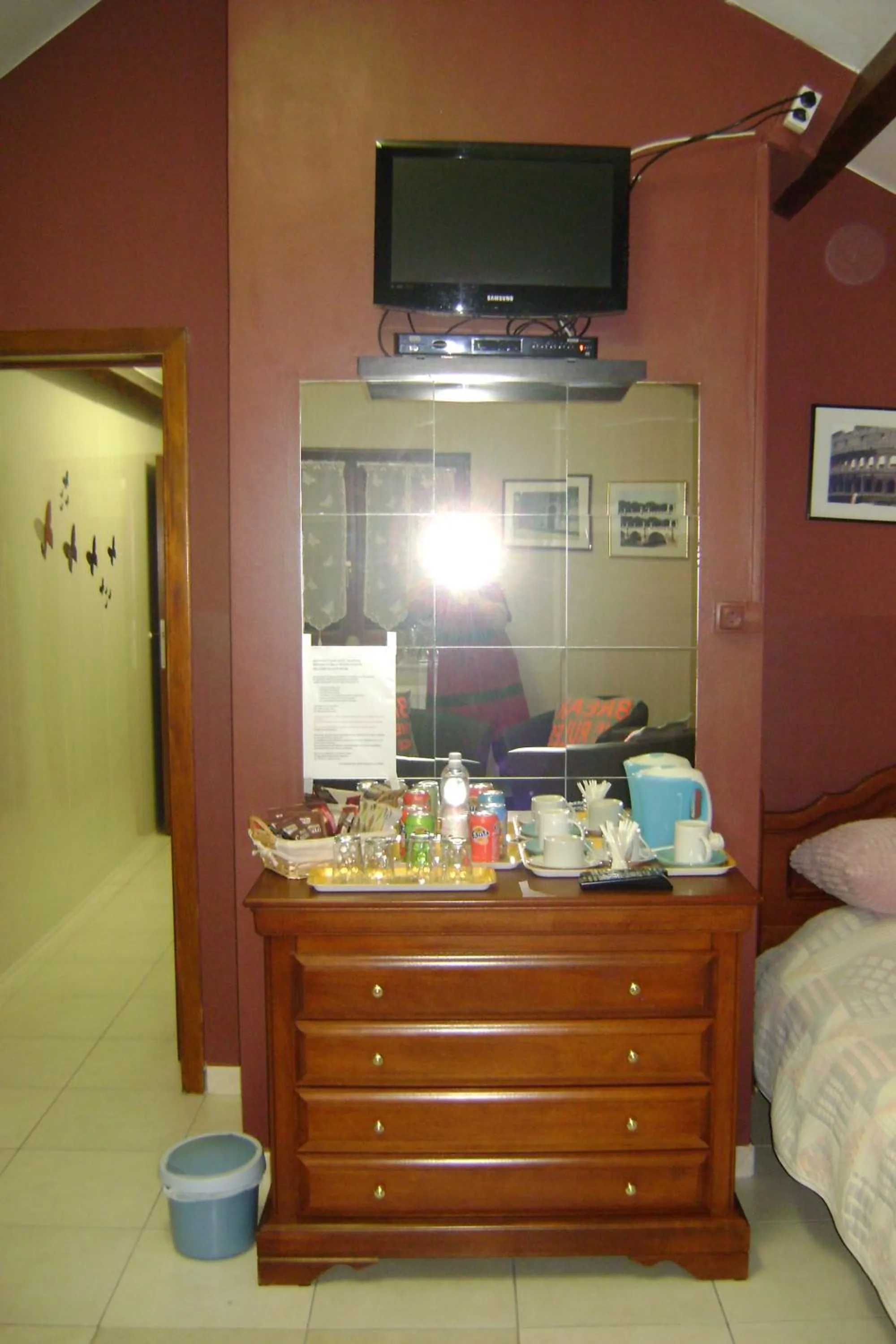 Coffee/tea facilities, Bed in Le Castillon