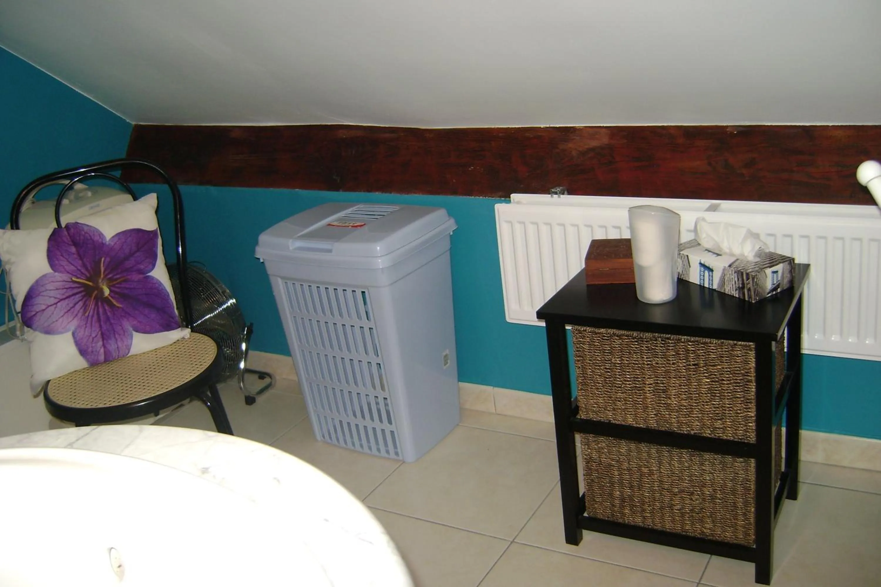 Bathroom, Bed in Le Castillon