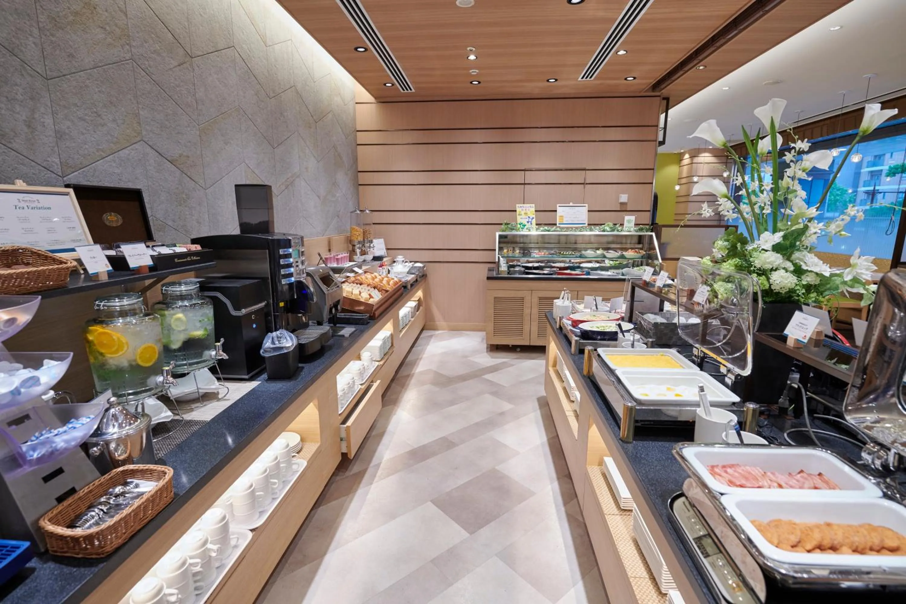 Food and drinks in HOTEL VISCHIO AMAGASAKI by GRANVIA