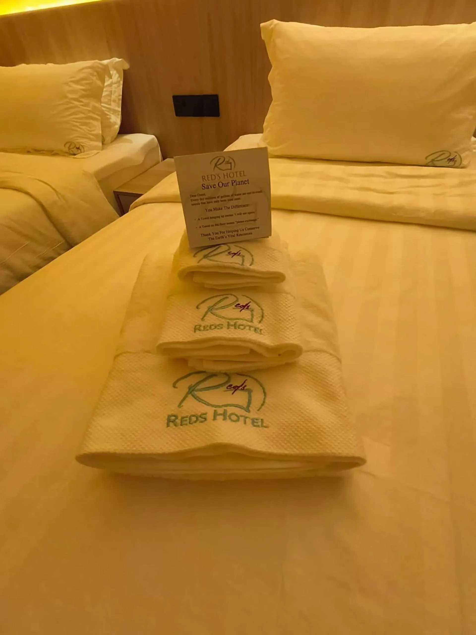 towels in Red's Hotel