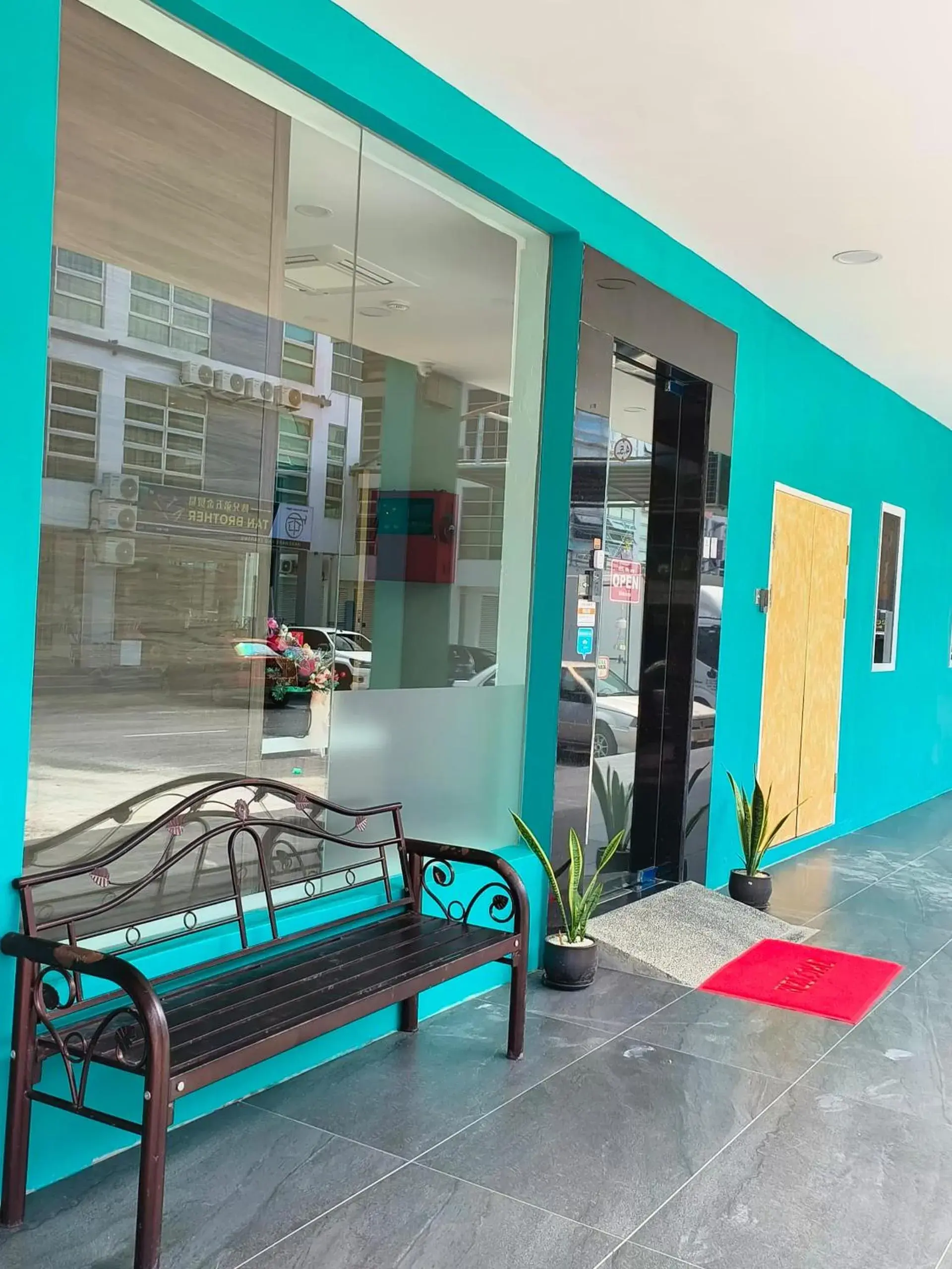 Property building in Red's Hotel Property building in Red's Hotel