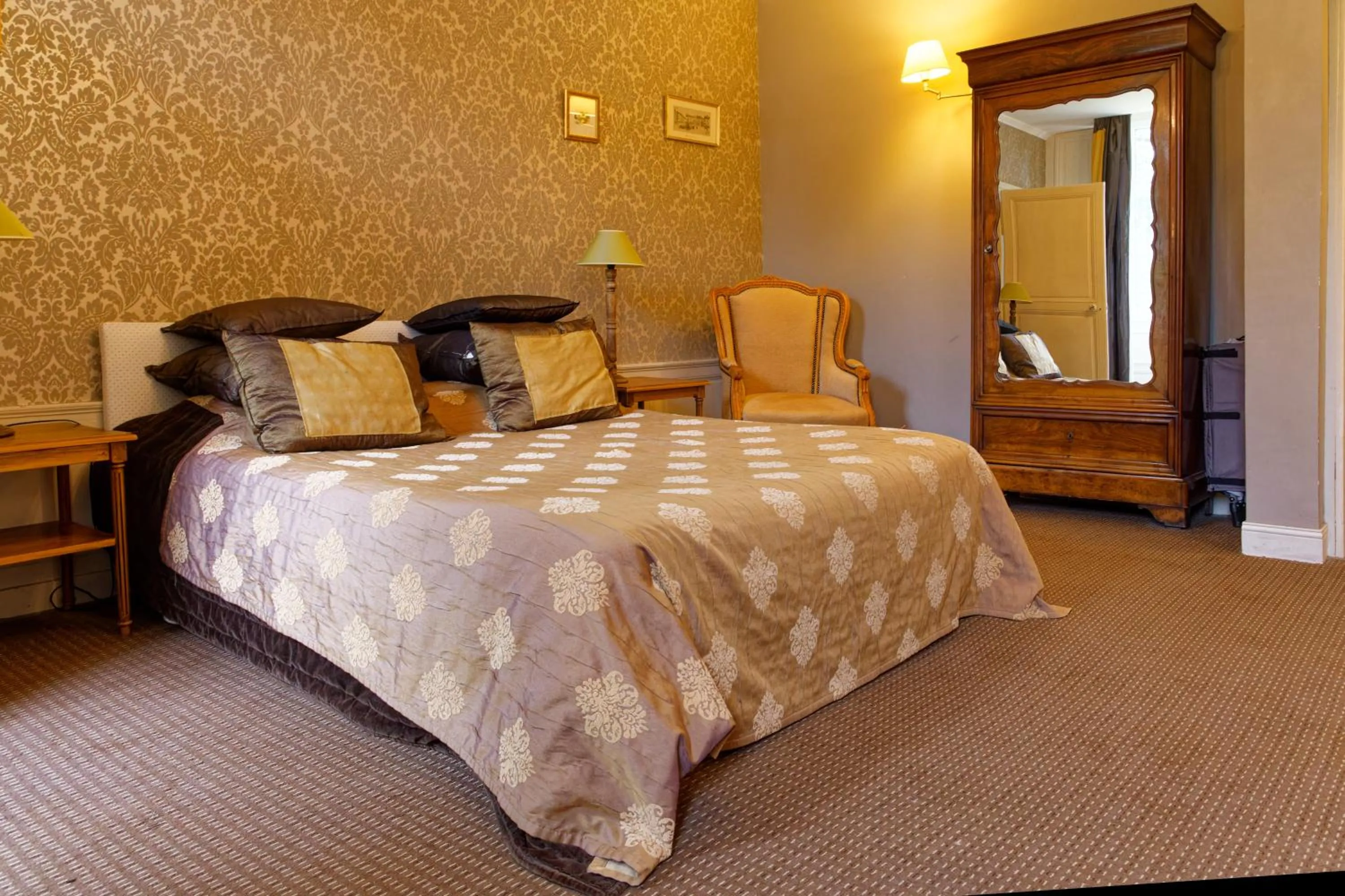 Family Junior Suite in Chateau Du Four De Vaux