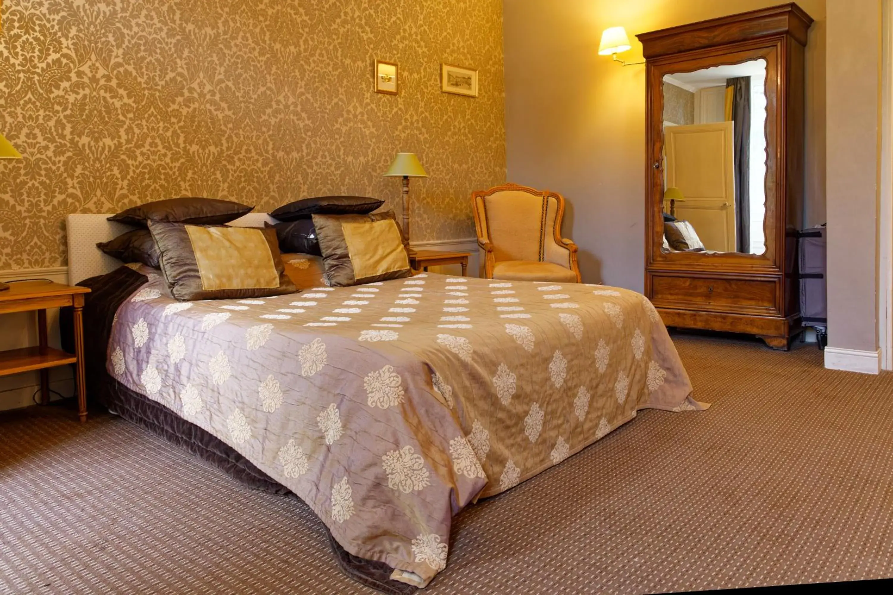 Family Junior Suite in Chateau Du Four De Vaux Family Junior Suite in Chateau Du Four De Vaux