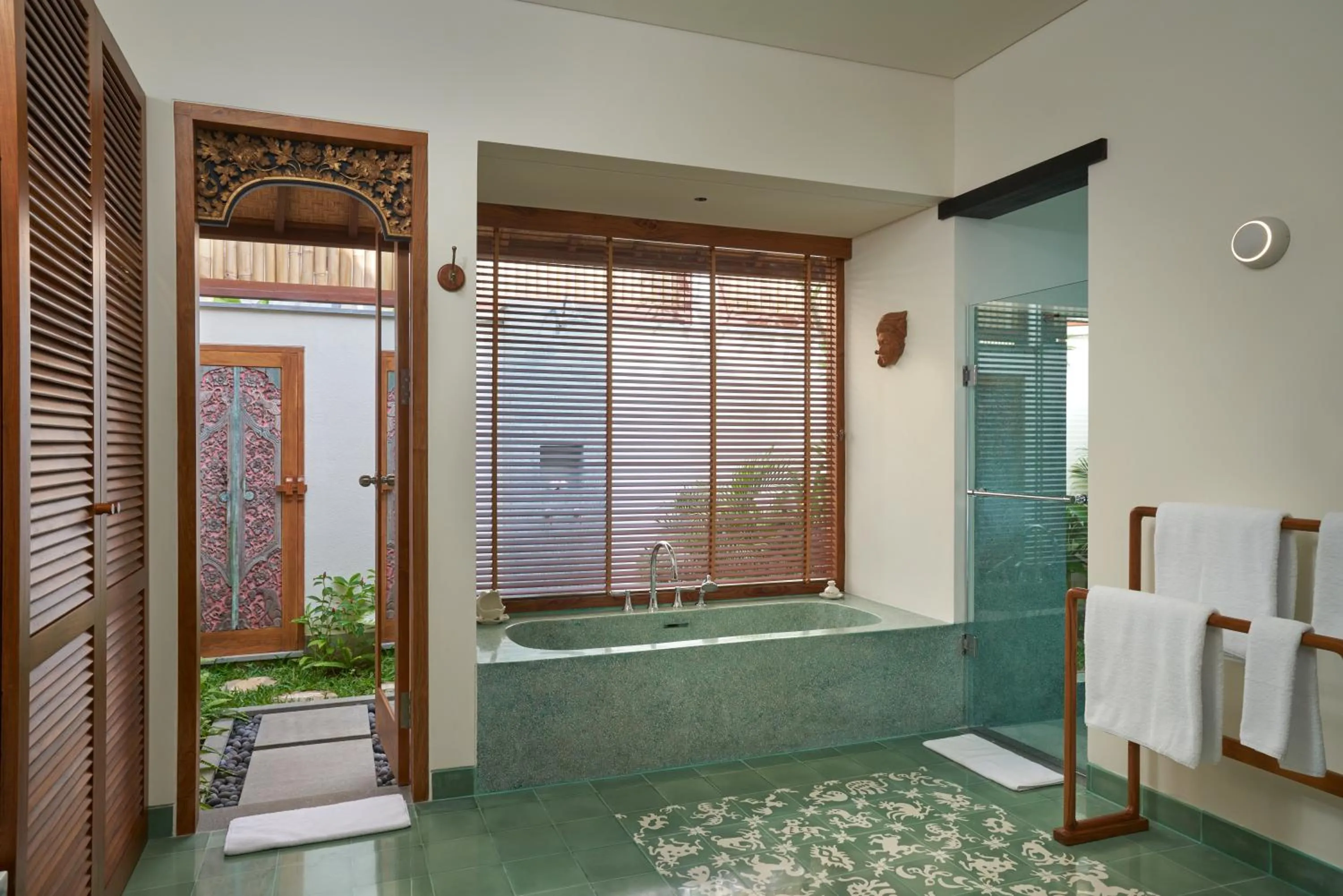 Bath in Tandjung Sari Hotel