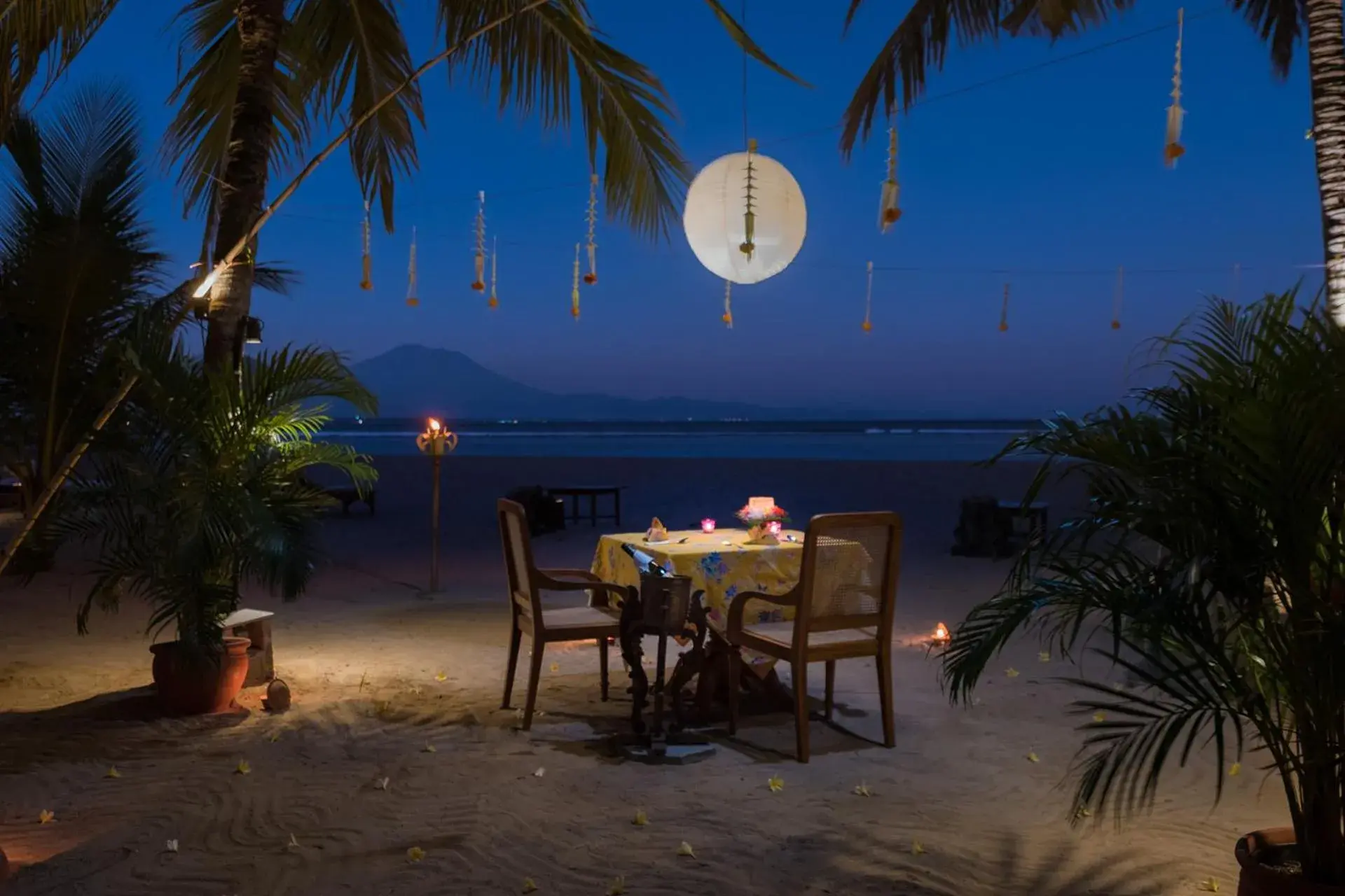 Restaurant/places to eat in Tandjung Sari Hotel Restaurant/places to eat in Tandjung Sari Hotel