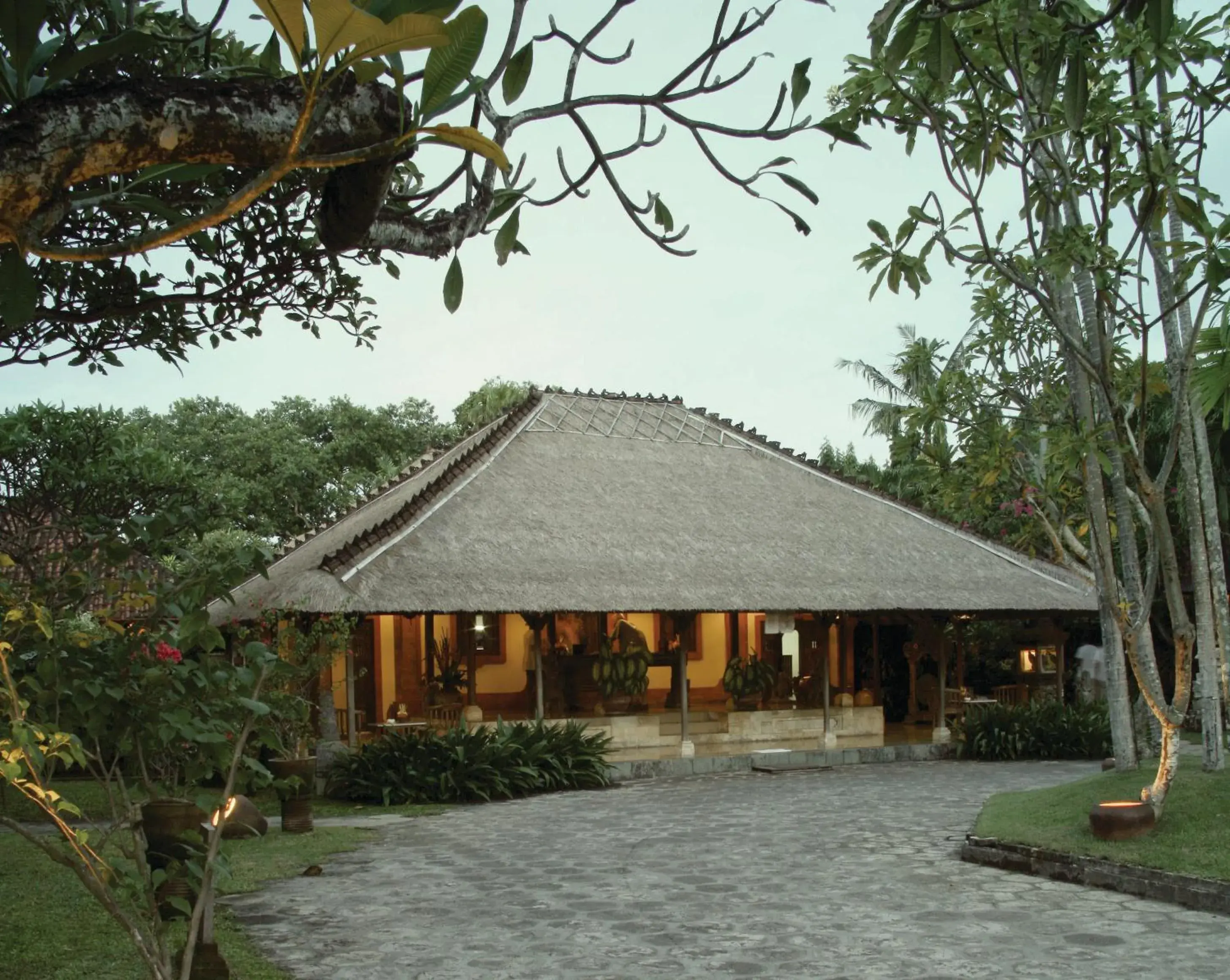 Facade/entrance in Tandjung Sari Hotel Facade/entrance in Tandjung Sari Hotel