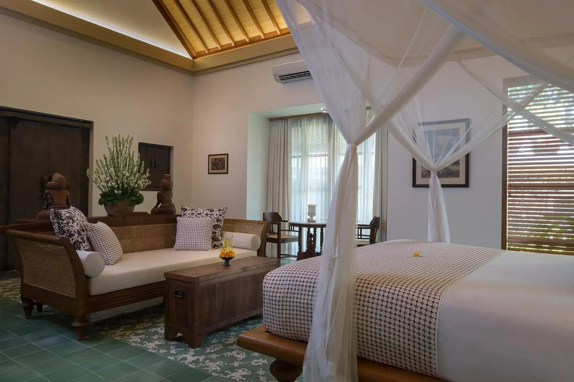 Coffee/tea facilities, Bed in Tandjung Sari Hotel Coffee/tea facilities, Bed in Tandjung Sari Hotel