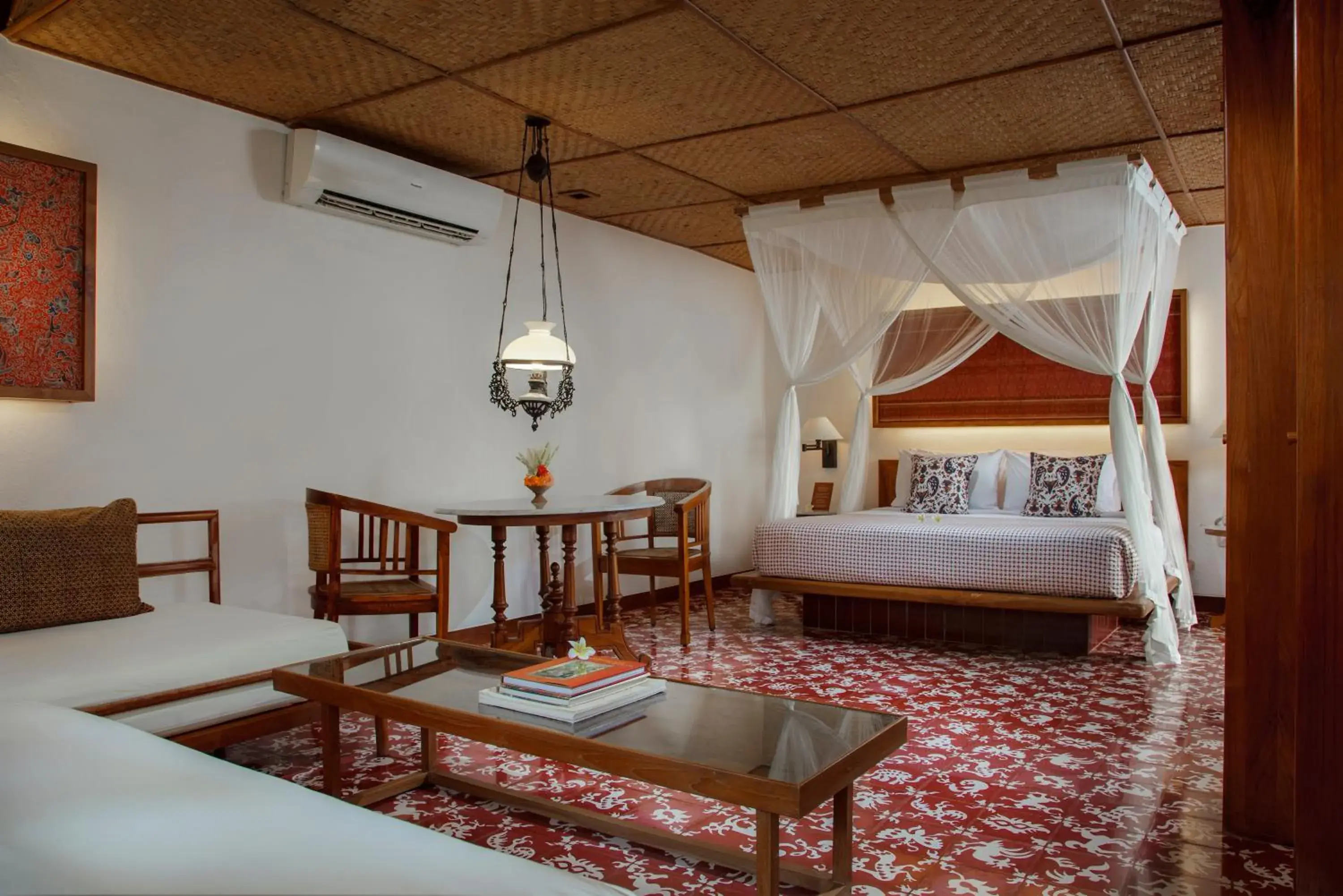 Bed in Tandjung Sari Hotel Bed in Tandjung Sari Hotel