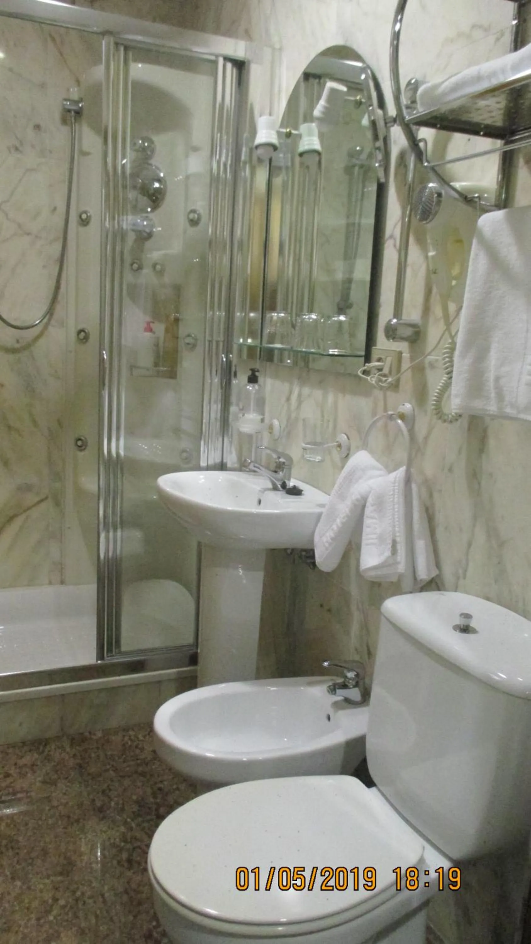 Shower in Hotel Playa Samil Vigo