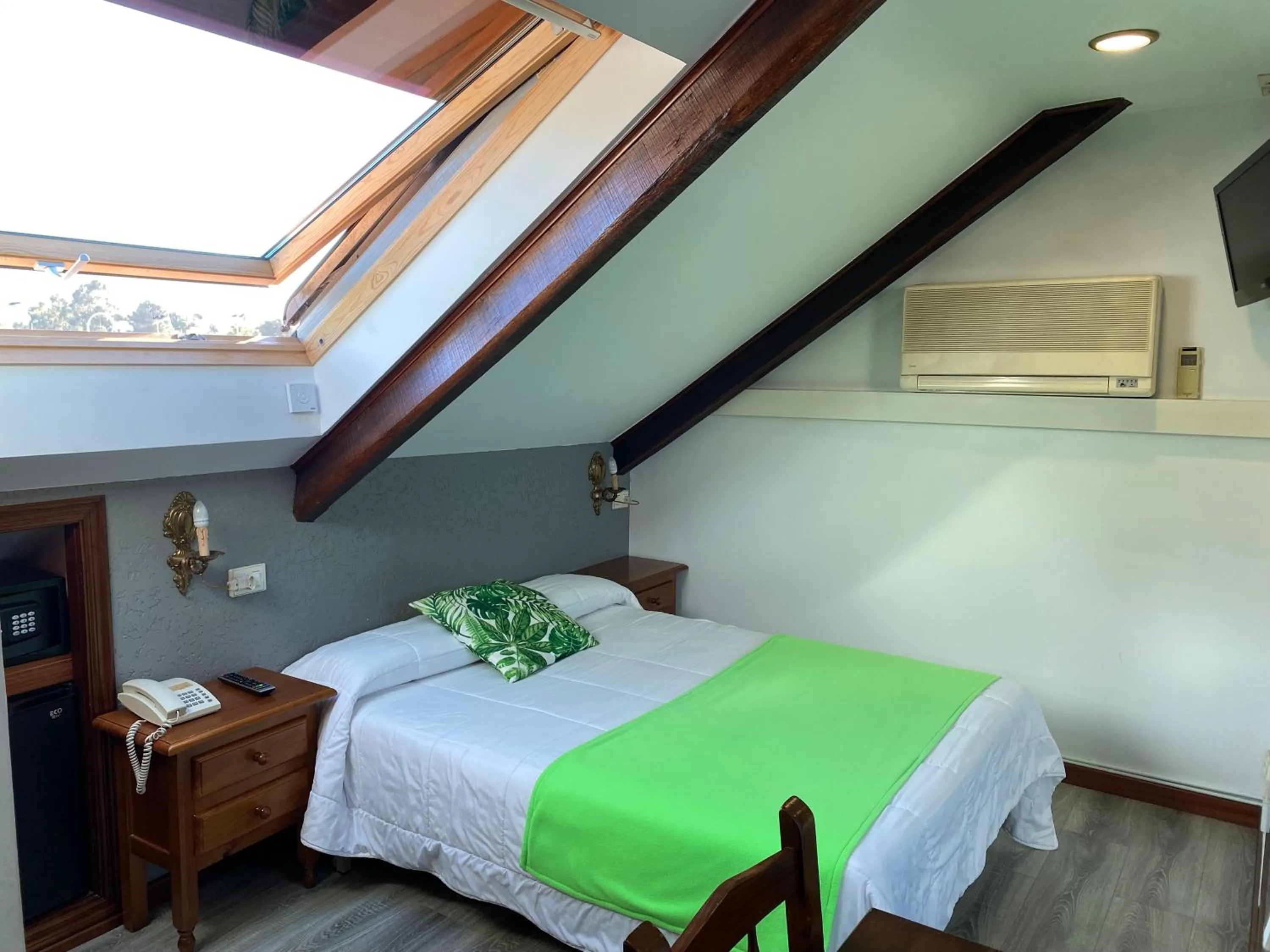 Photo of the whole room, Bed in Hotel Playa Samil Vigo