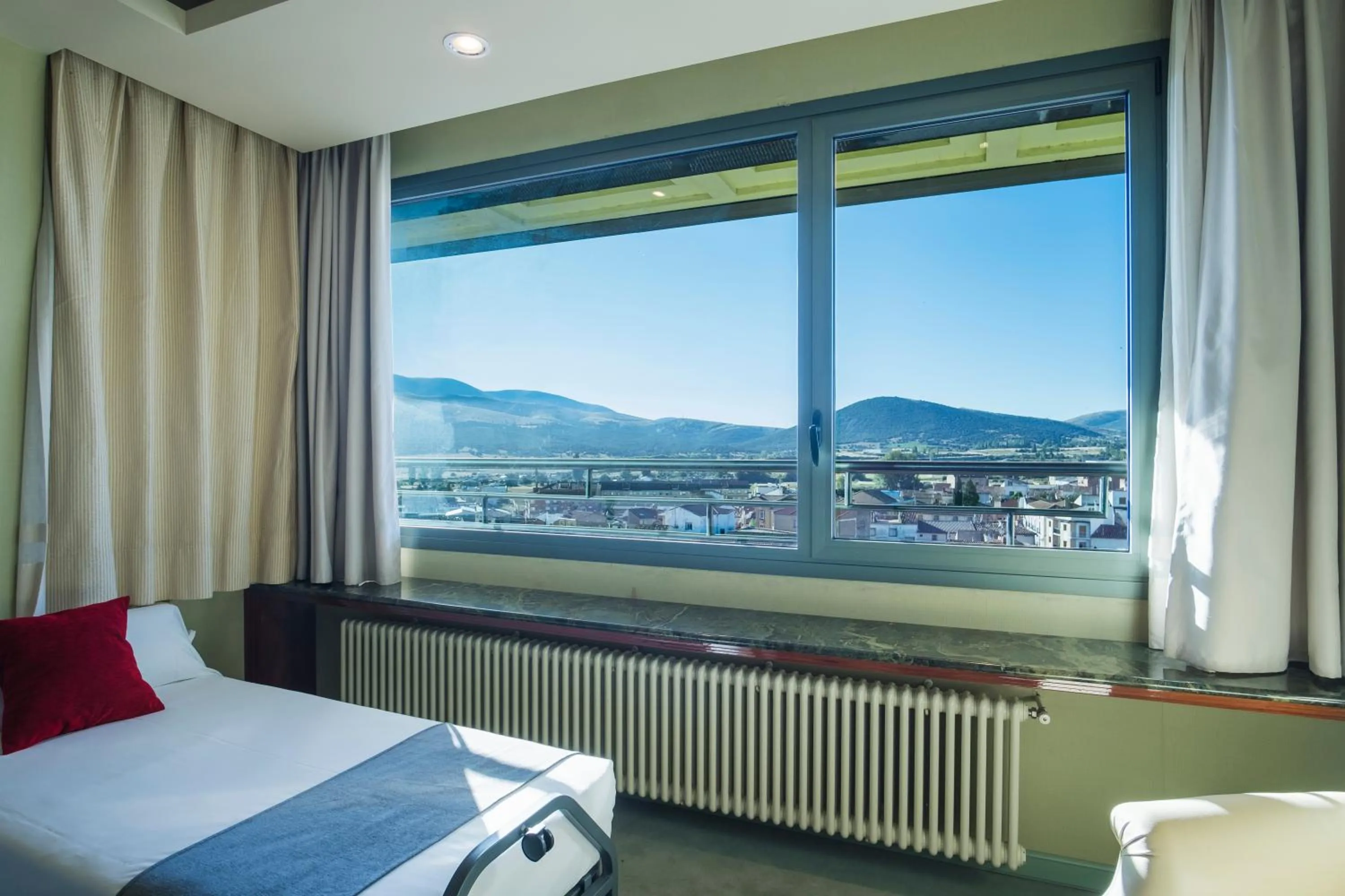 Photo of the whole room, Bed in Alda Mirador del Moncayo