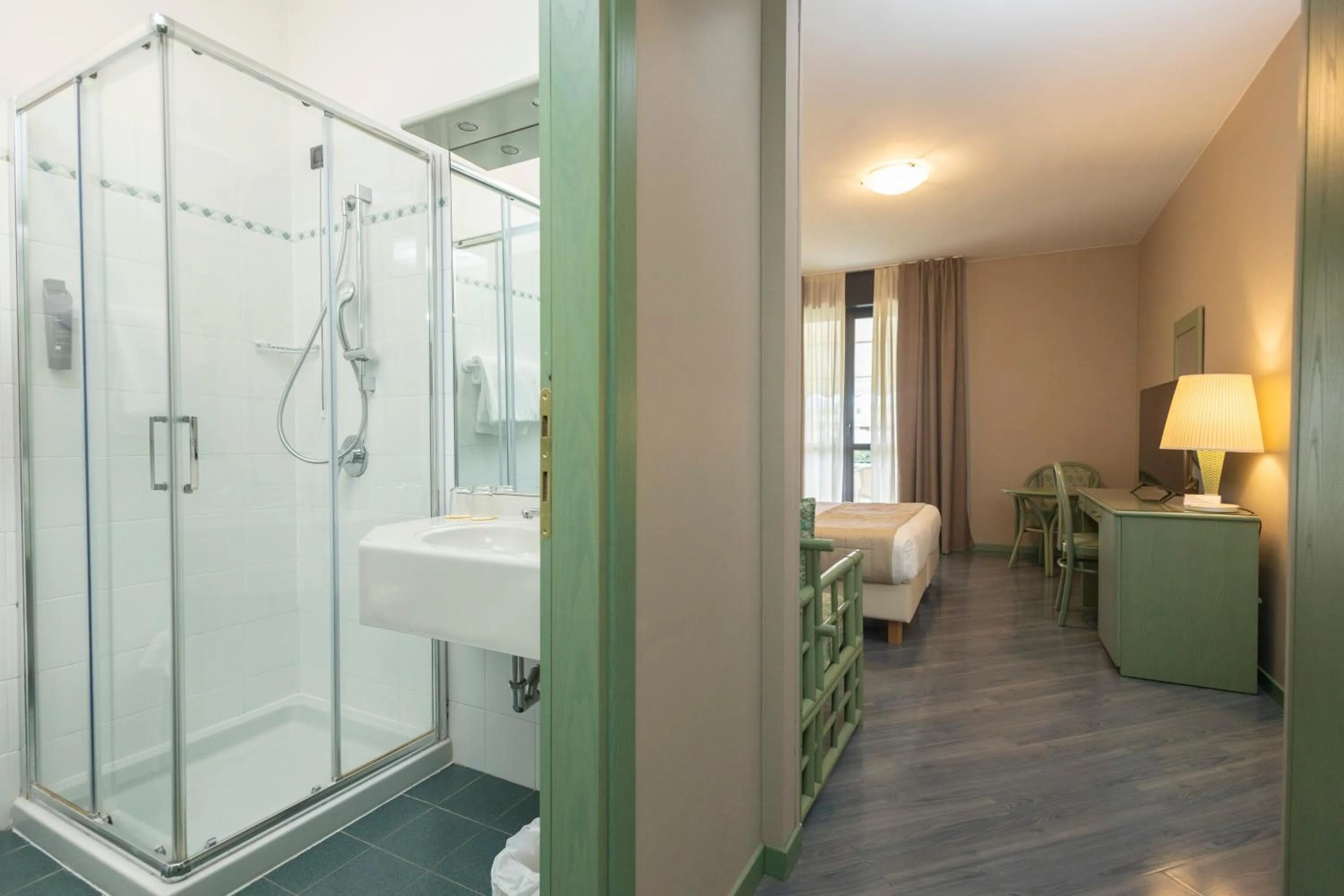 Shower in Hotel Berta